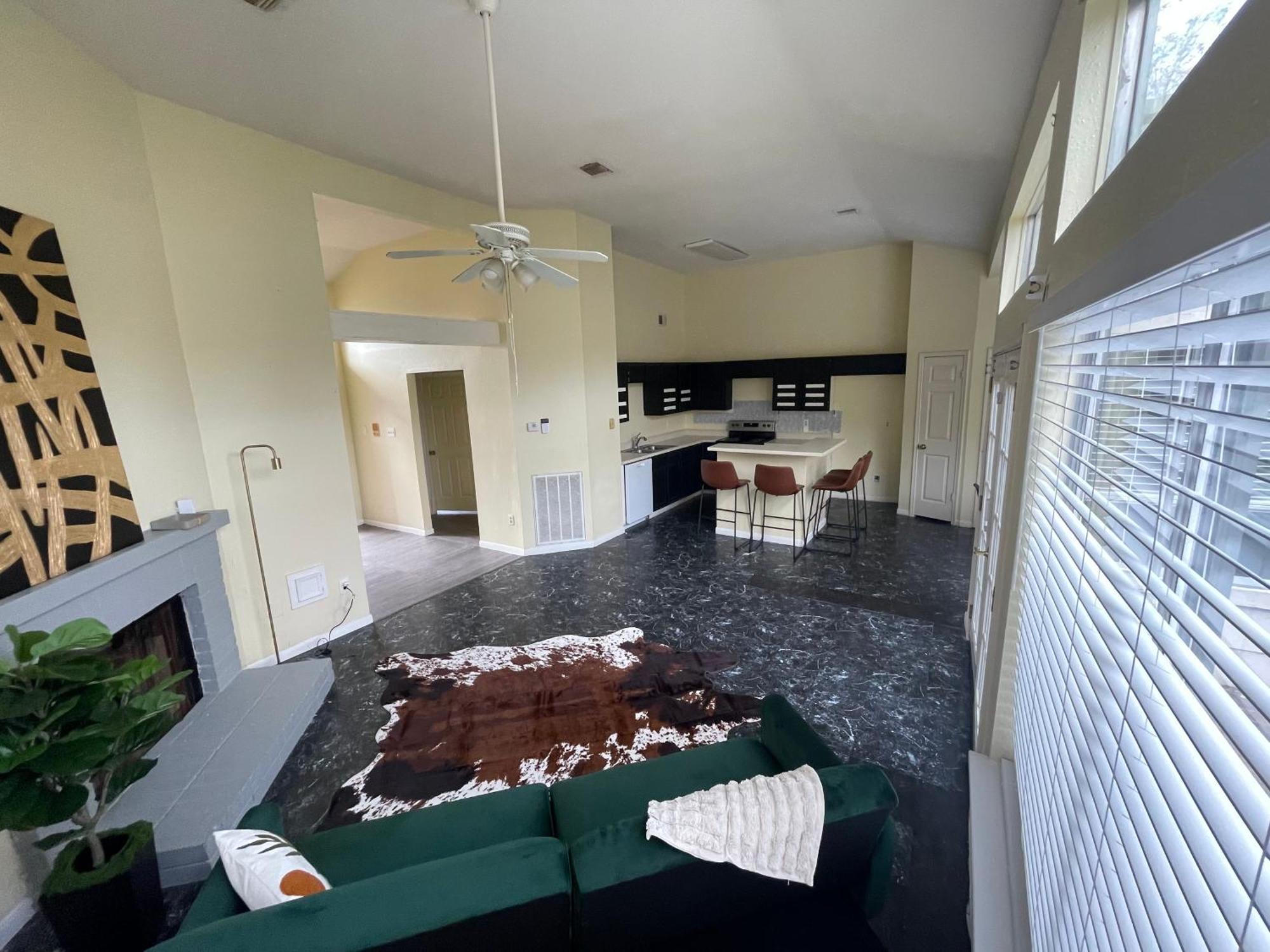 Holiday home 2br 2ba Gem With Private Yard Entire House Houston
