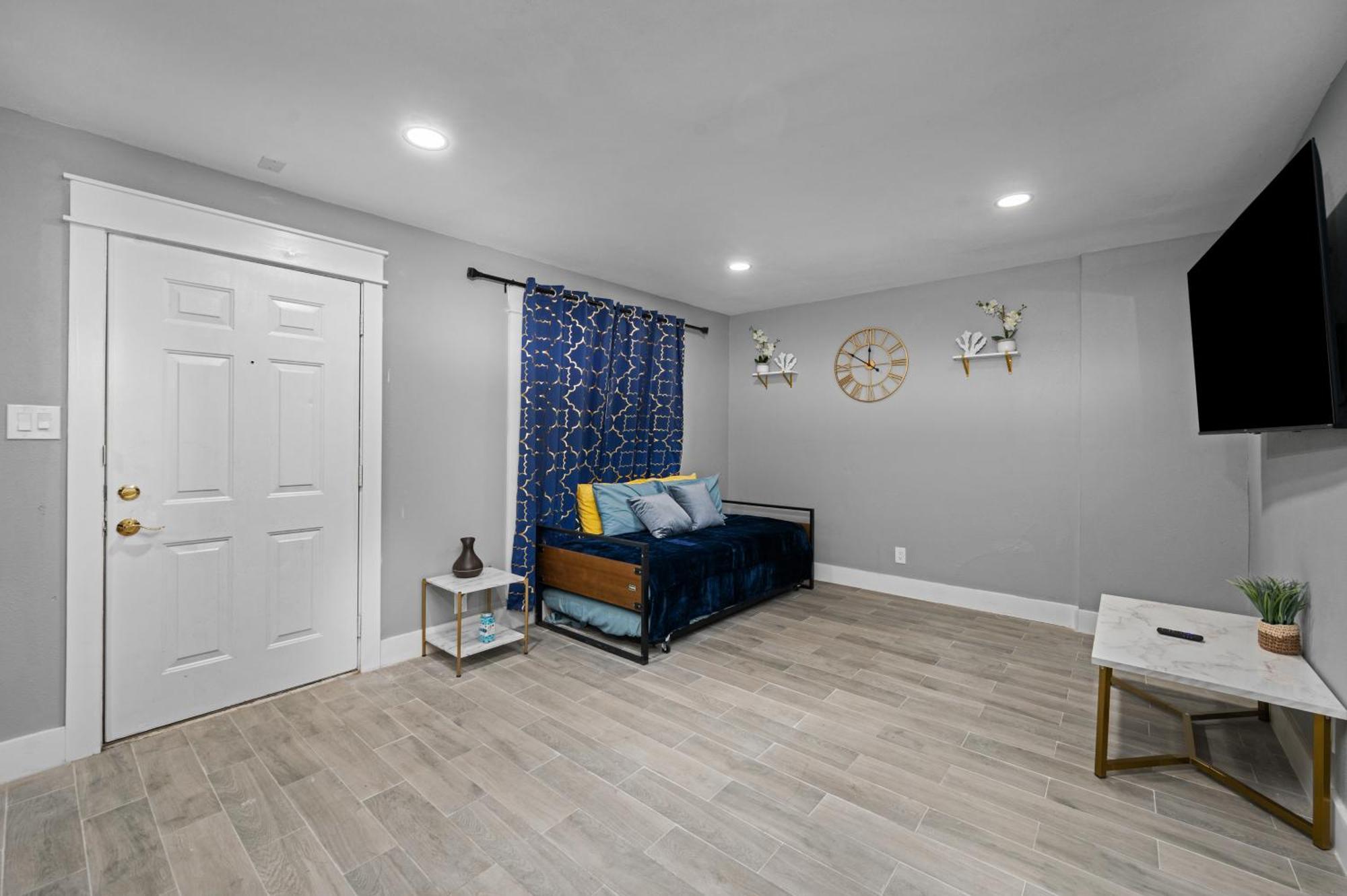 Apartment Relaxing 2br Haven In Heights With Pool And Free Parking Houston