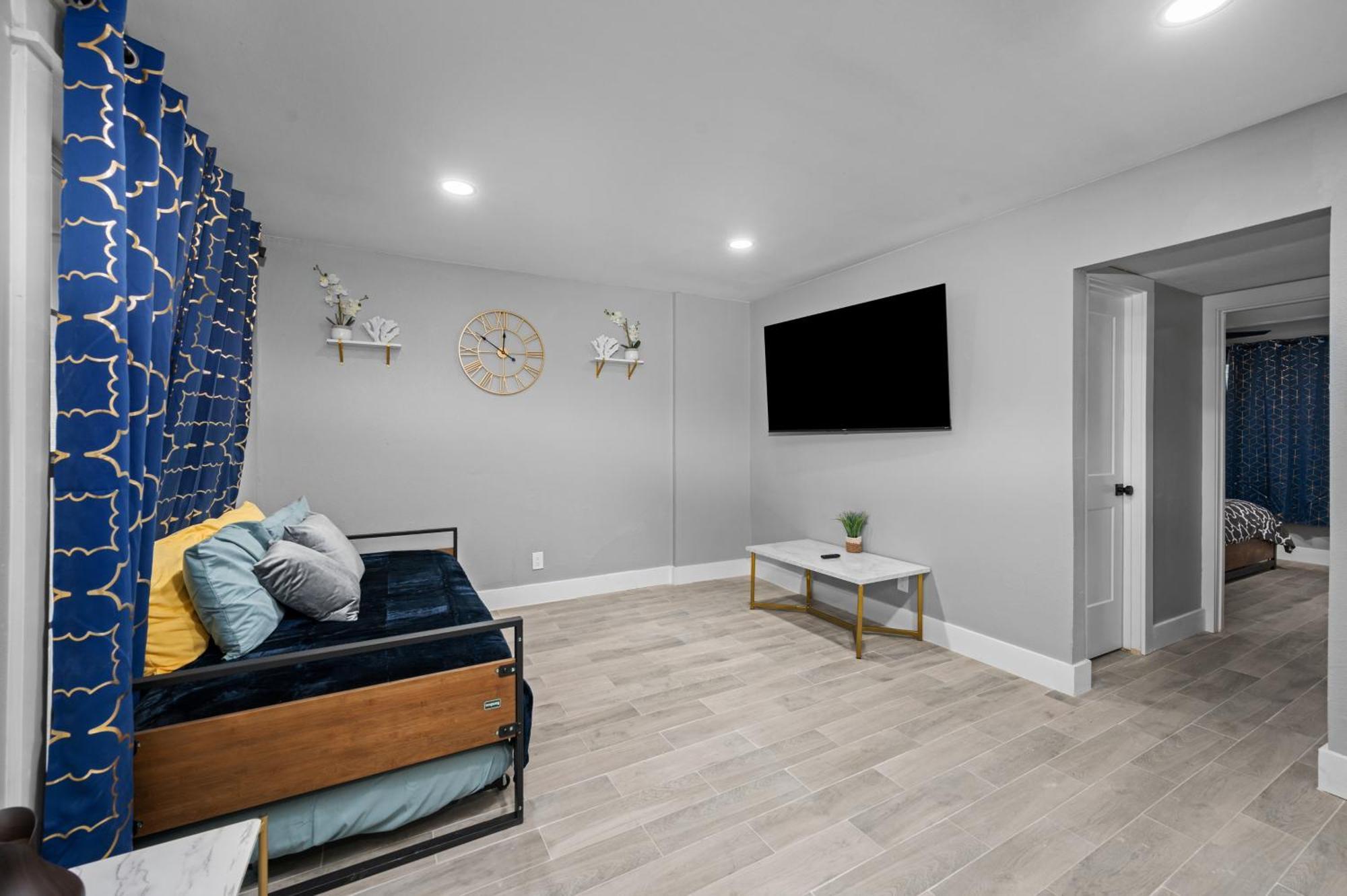 Apartment Relaxing 2br Haven In Heights With Pool And Free Parking Houston