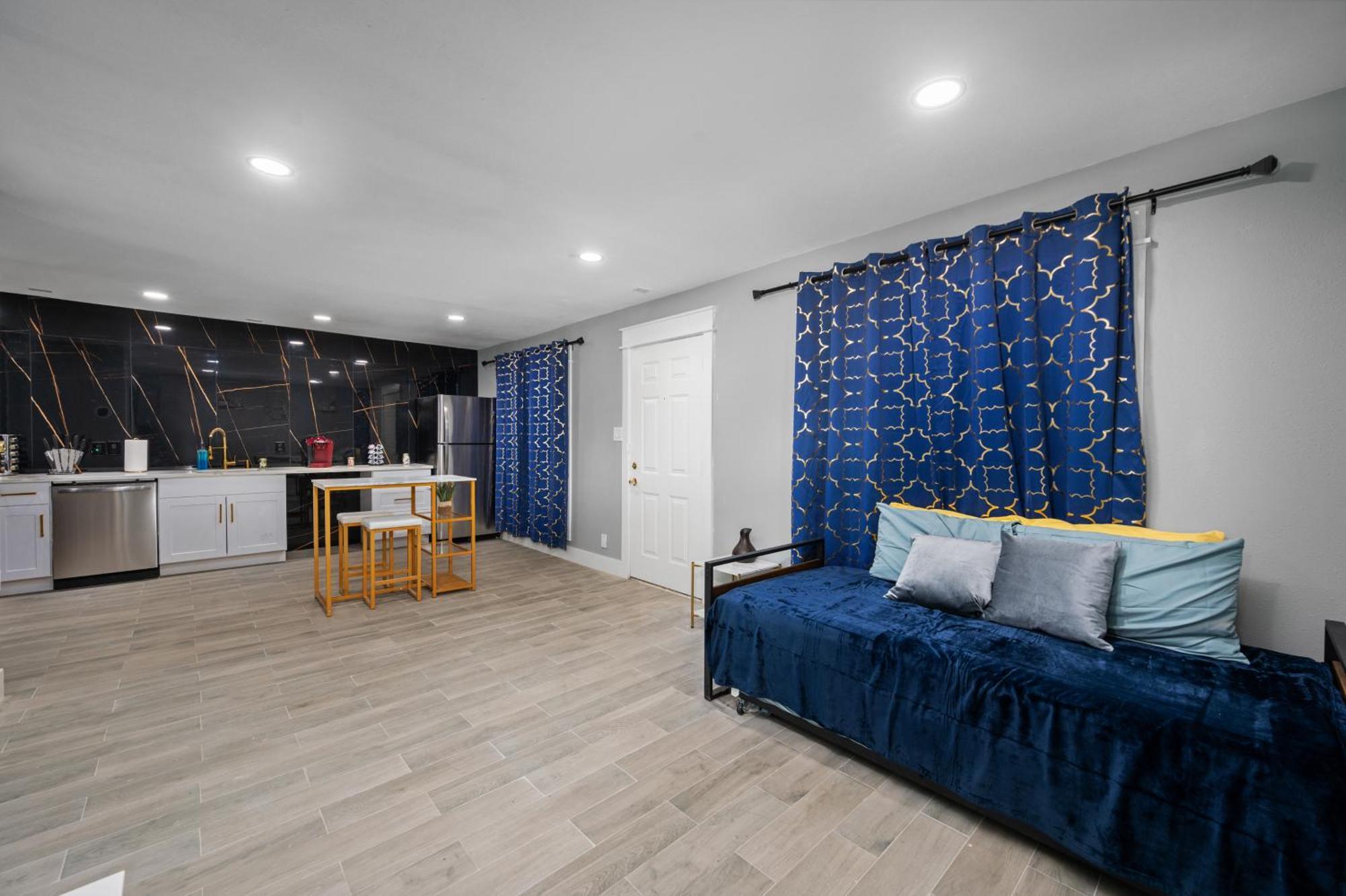 Relaxing 2br Haven In Heights With Pool And Free Parking * Houston