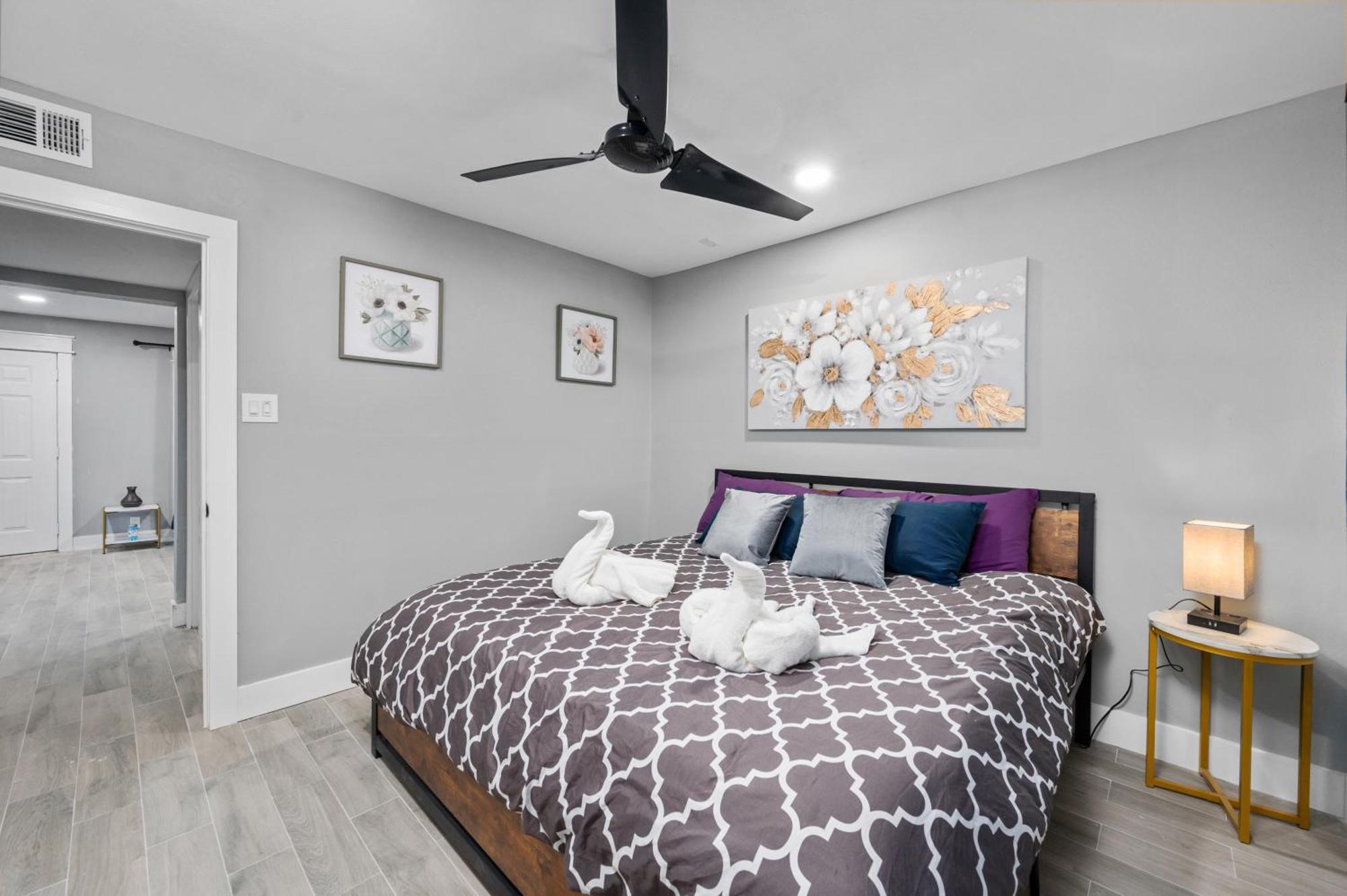 Relaxing 2br Haven In Heights With Pool And Free Parking Apartment