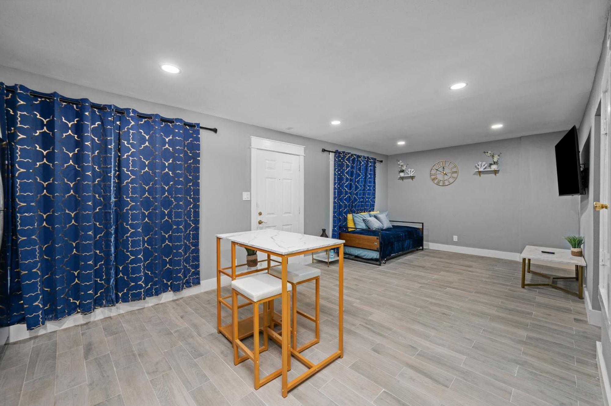 Apartment Relaxing 2br Haven In Heights With Pool And Free Parking Houston