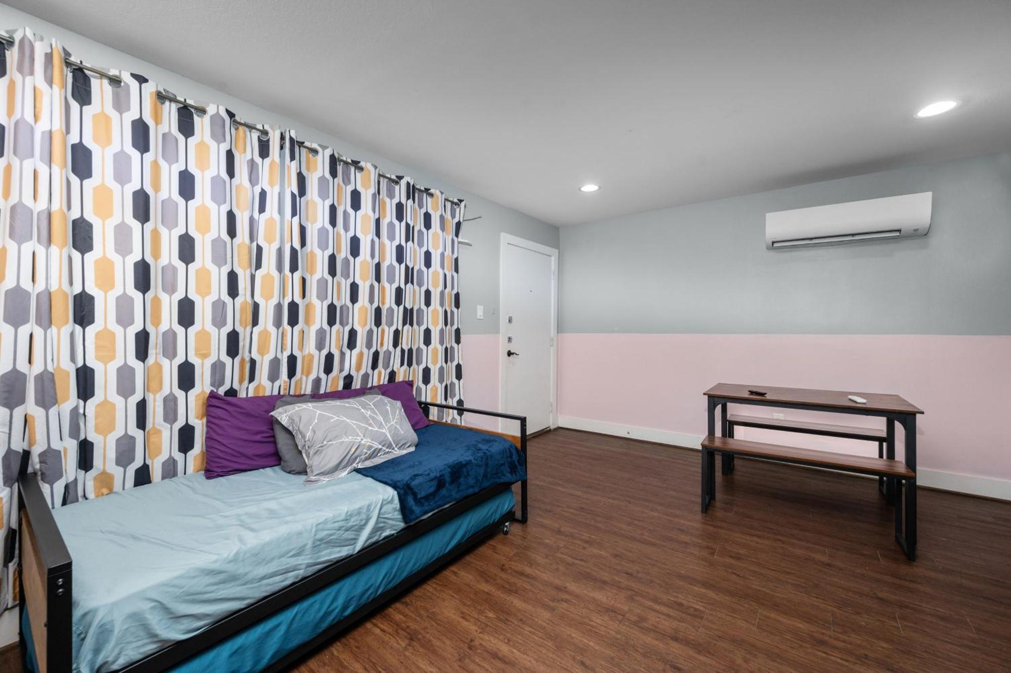 Apartment Chic & Cozy 1br With Free Parking & King Bed *