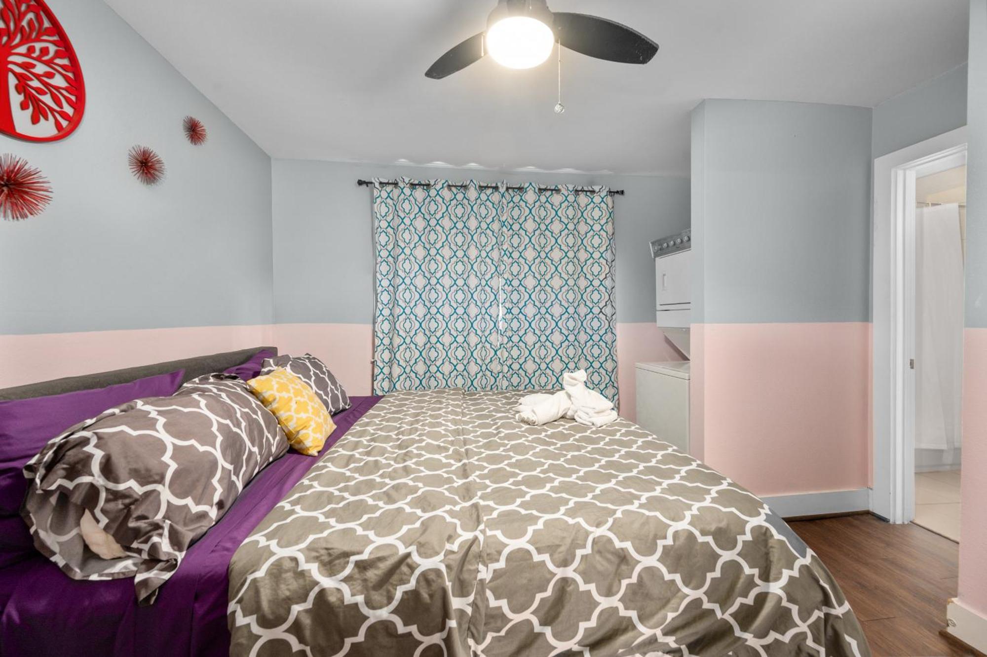 Chic & Cozy 1br With Free Parking & King Bed *
