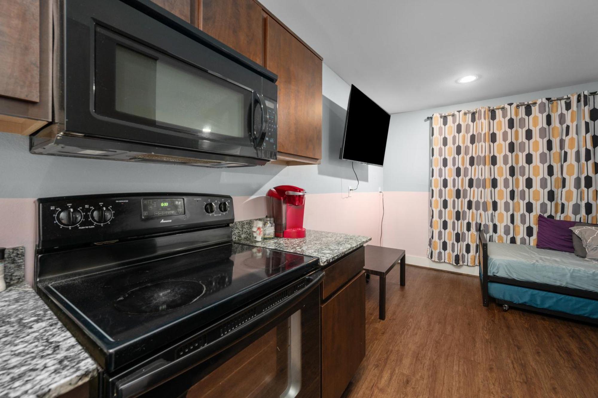 Chic & Cozy 1br With Free Parking & King Bed Houston
