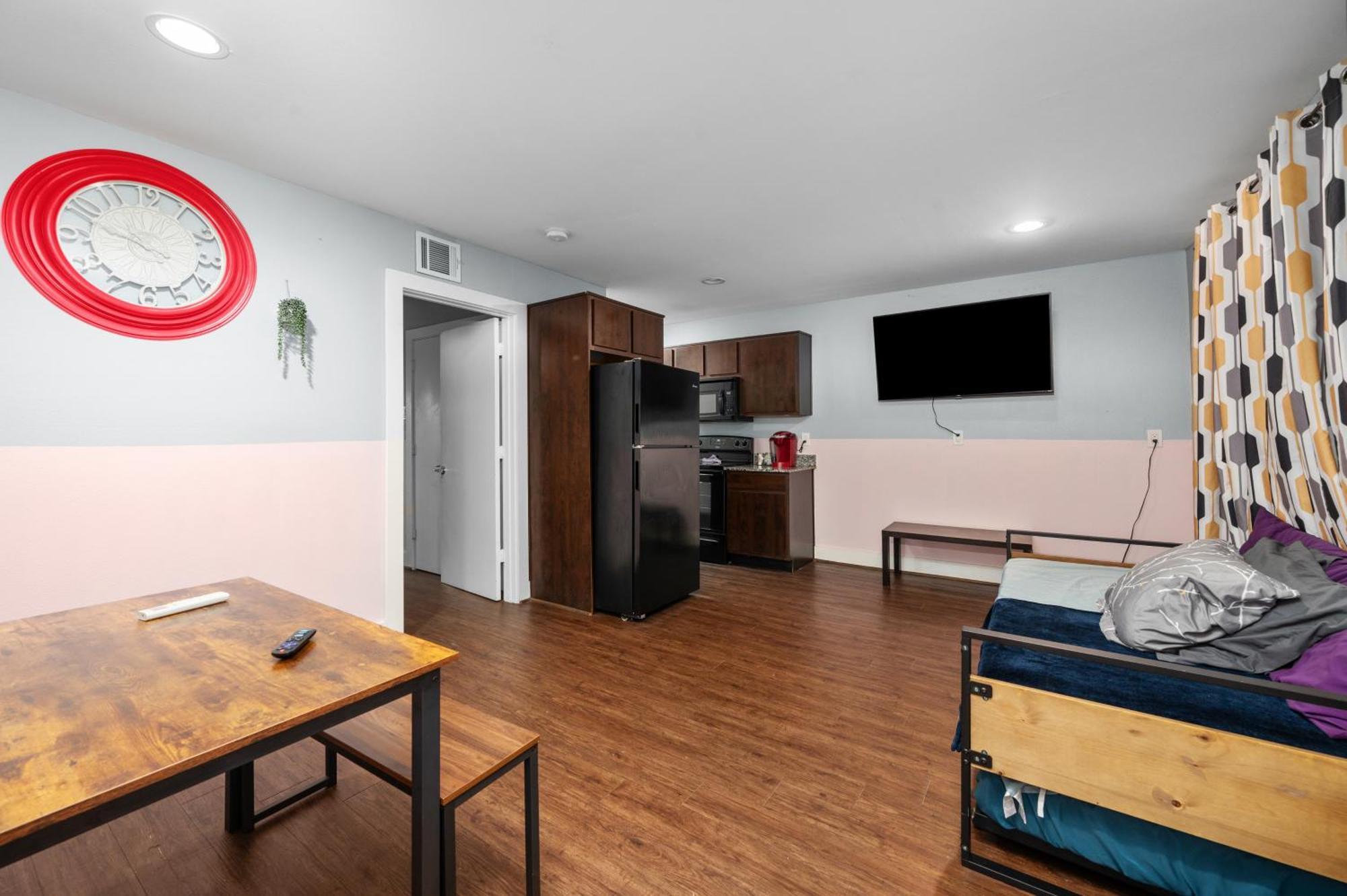 Chic & Cozy 1br With Free Parking & King Bed