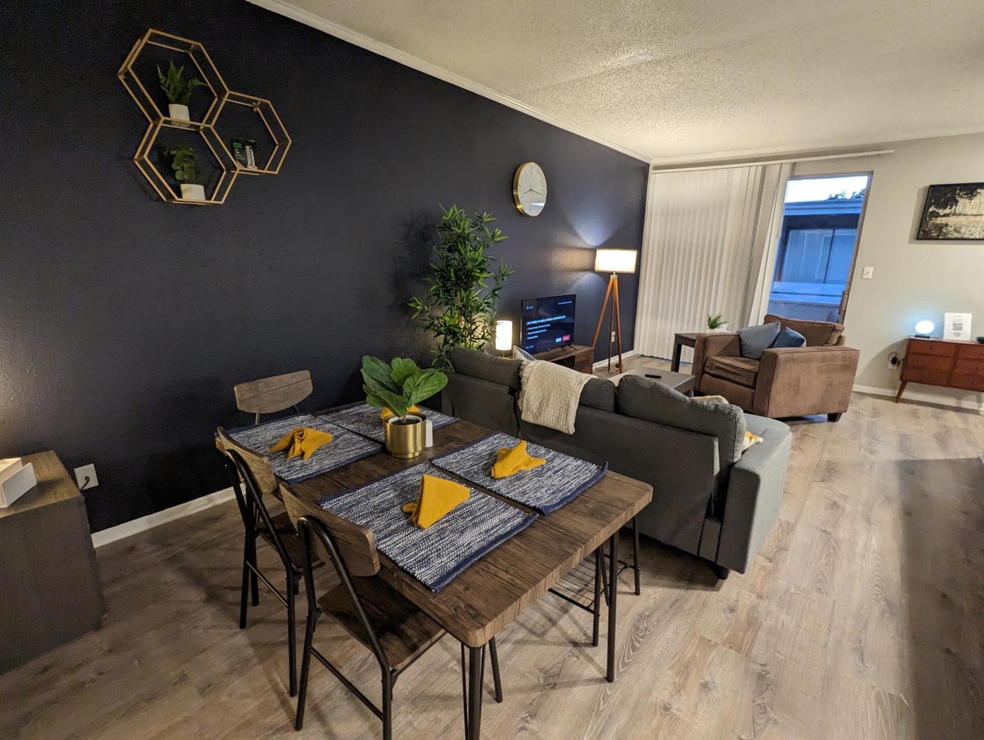 Apartment The Space Mariner Houston