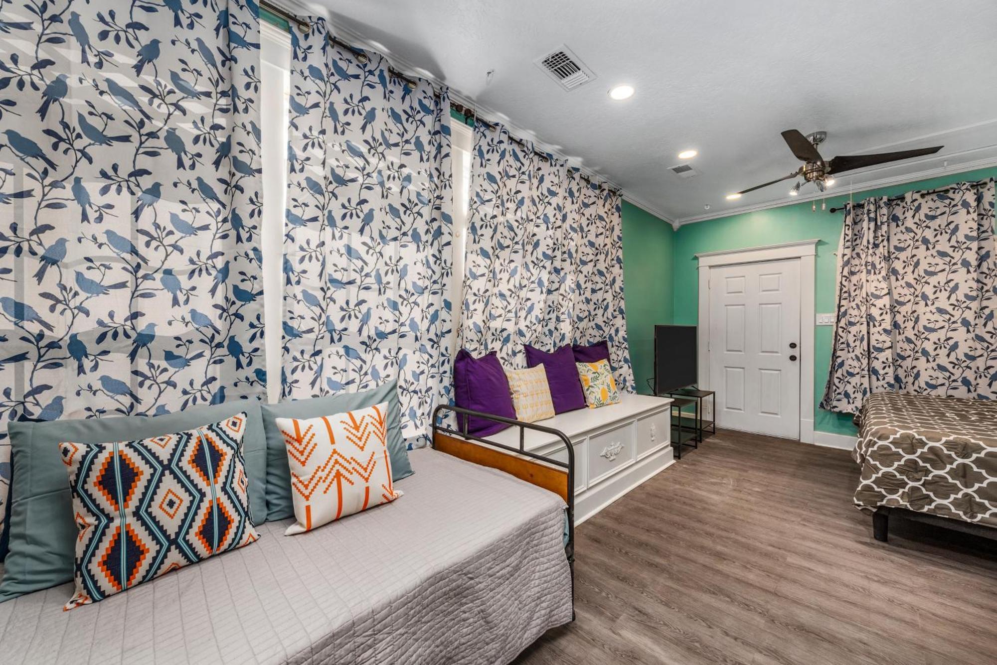 Apartment Comfy With King Bed & Full Kitchen - Near Attractions