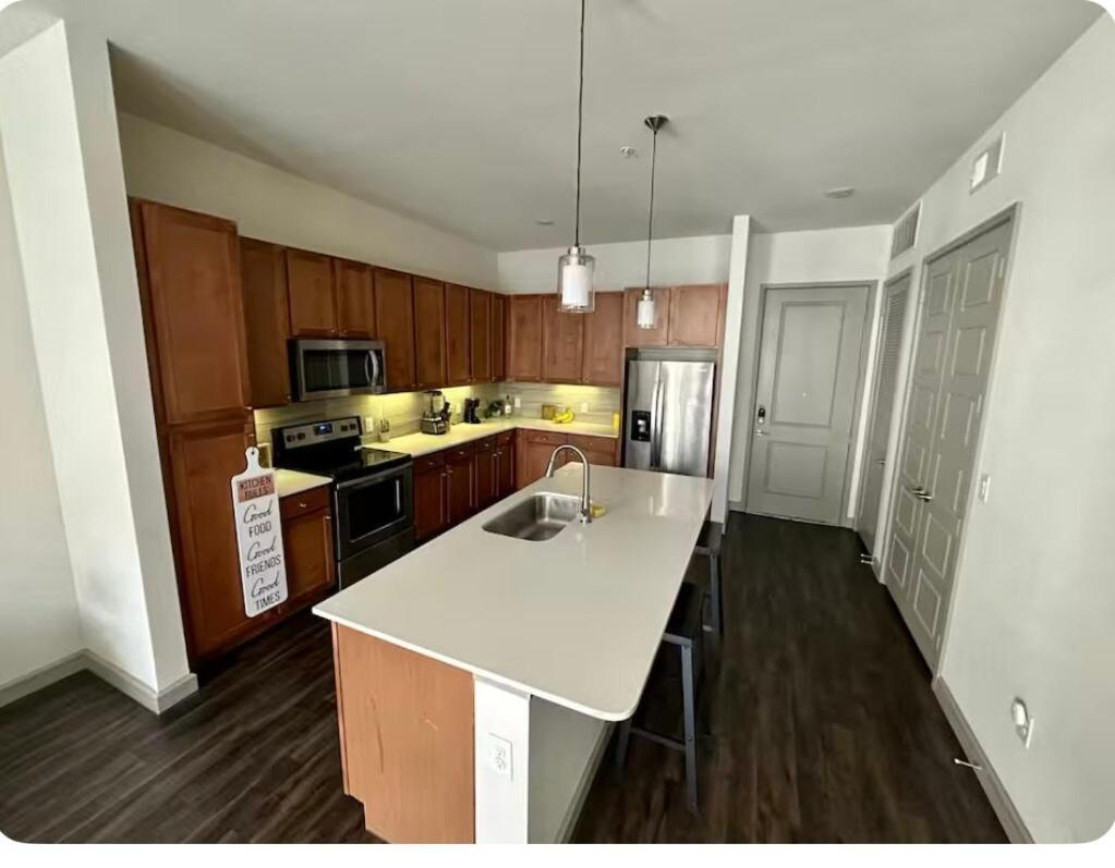 Space Gateway Apartment Houston