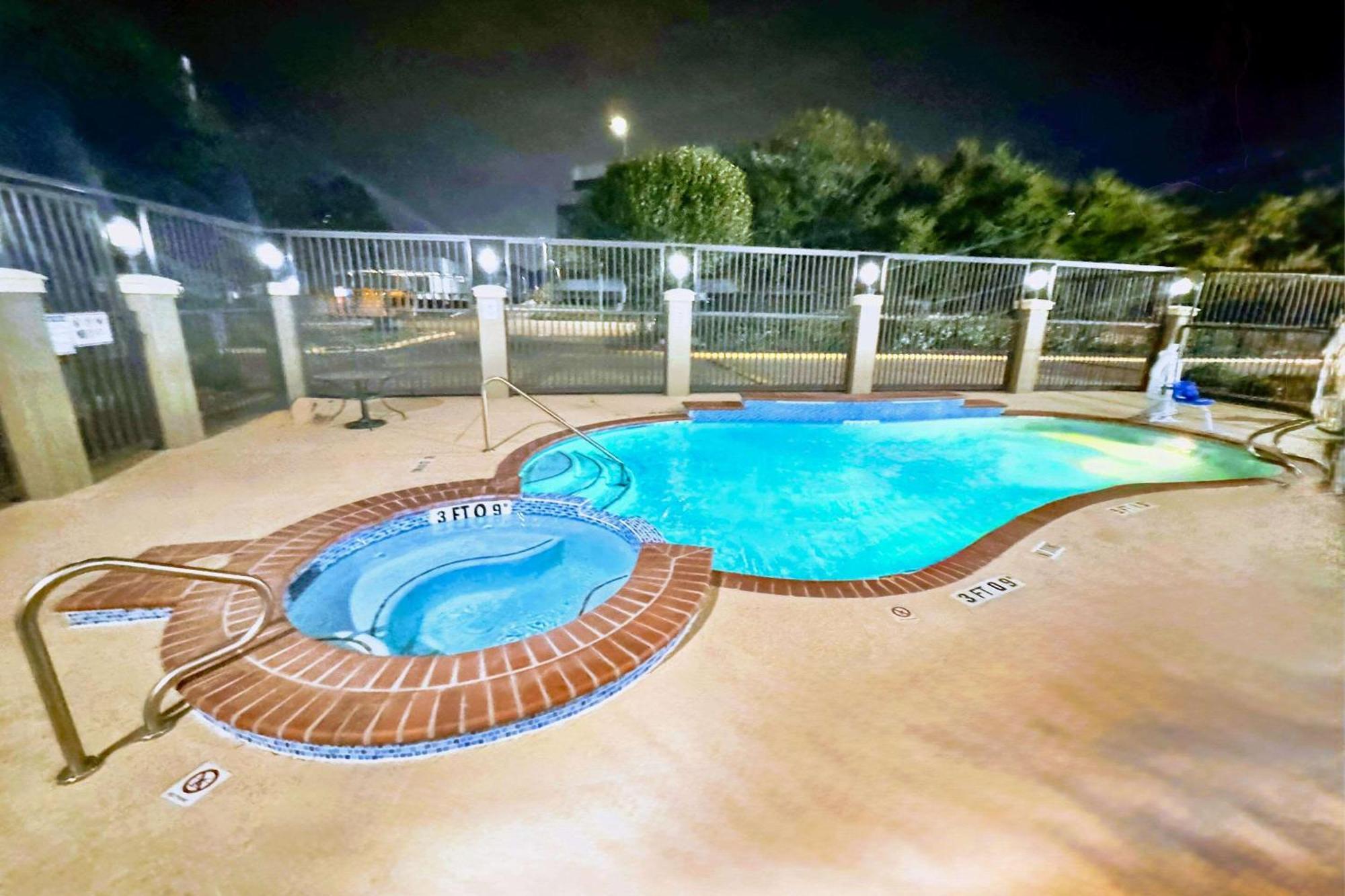 Comfort Westchase Energy Corridor Hotel 3*