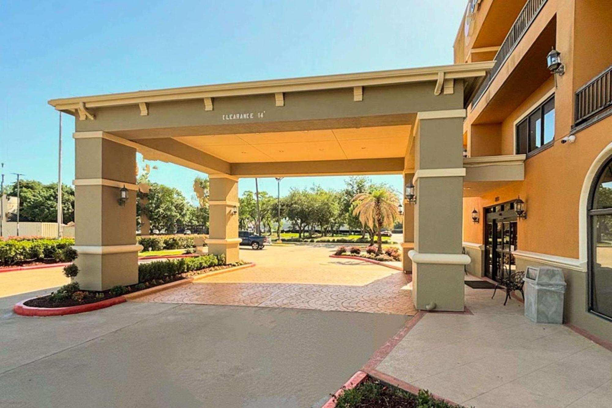 Comfort Westchase Energy Corridor Hotel