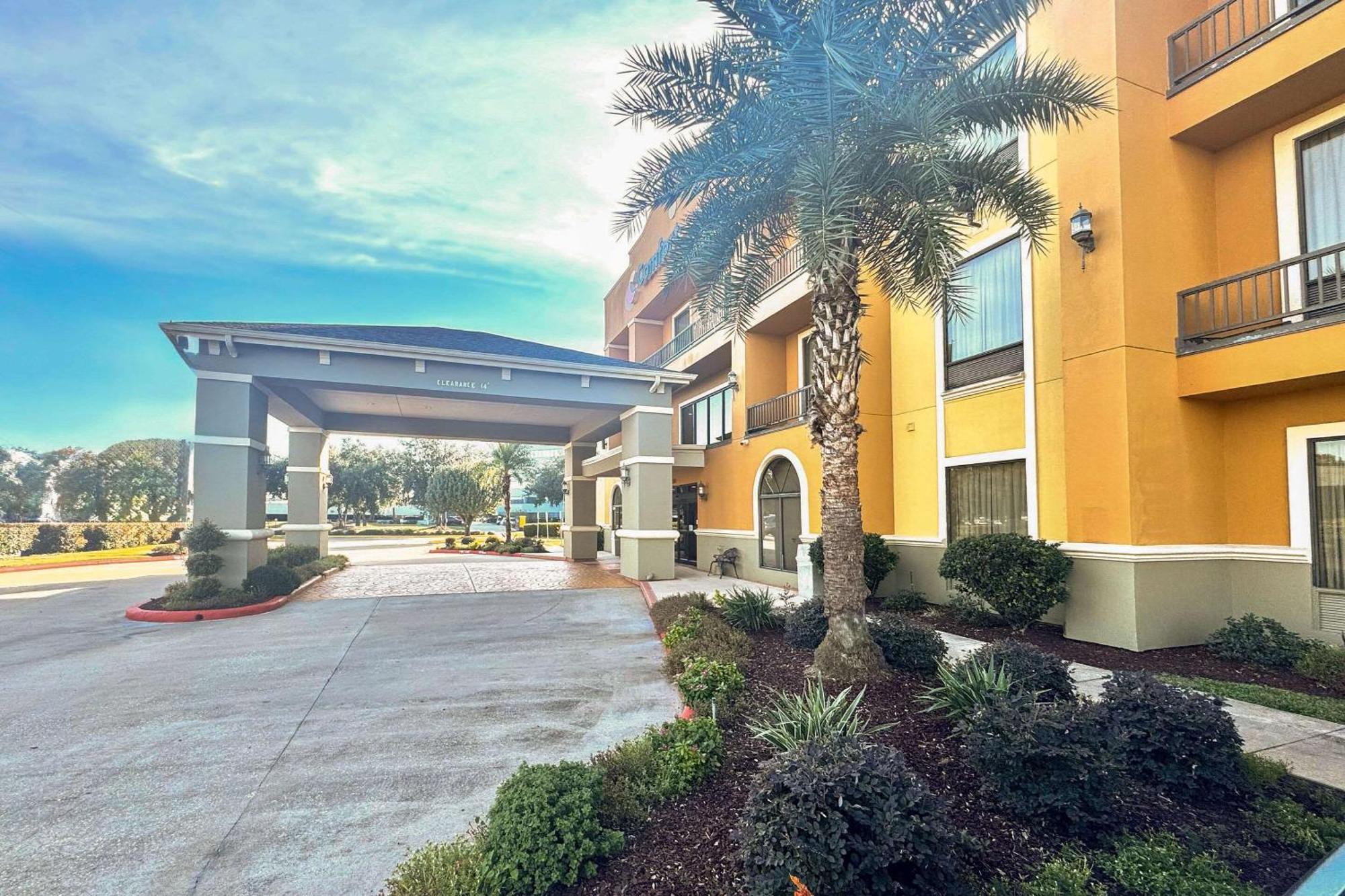 Comfort Westchase Energy Corridor Hotel