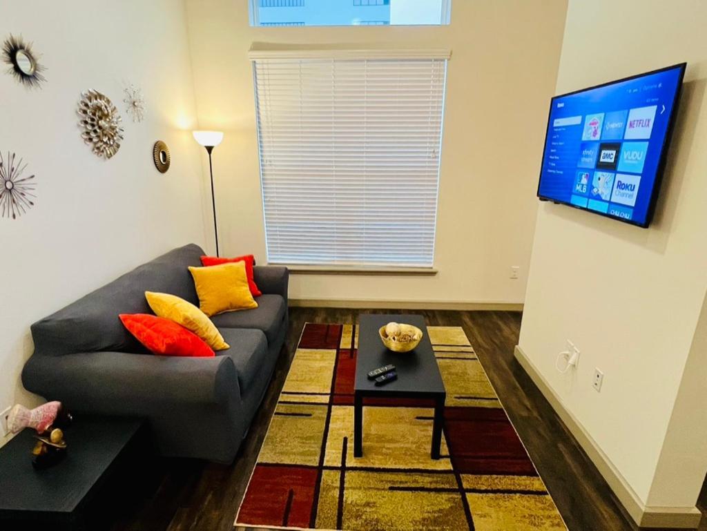 Downtown Free Parking - Pool - Gym - Fully Kitchen *