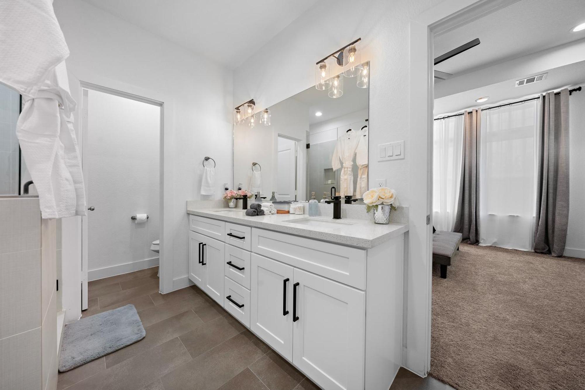 Luxury Near Med Center, Uptown & Downtown Houston