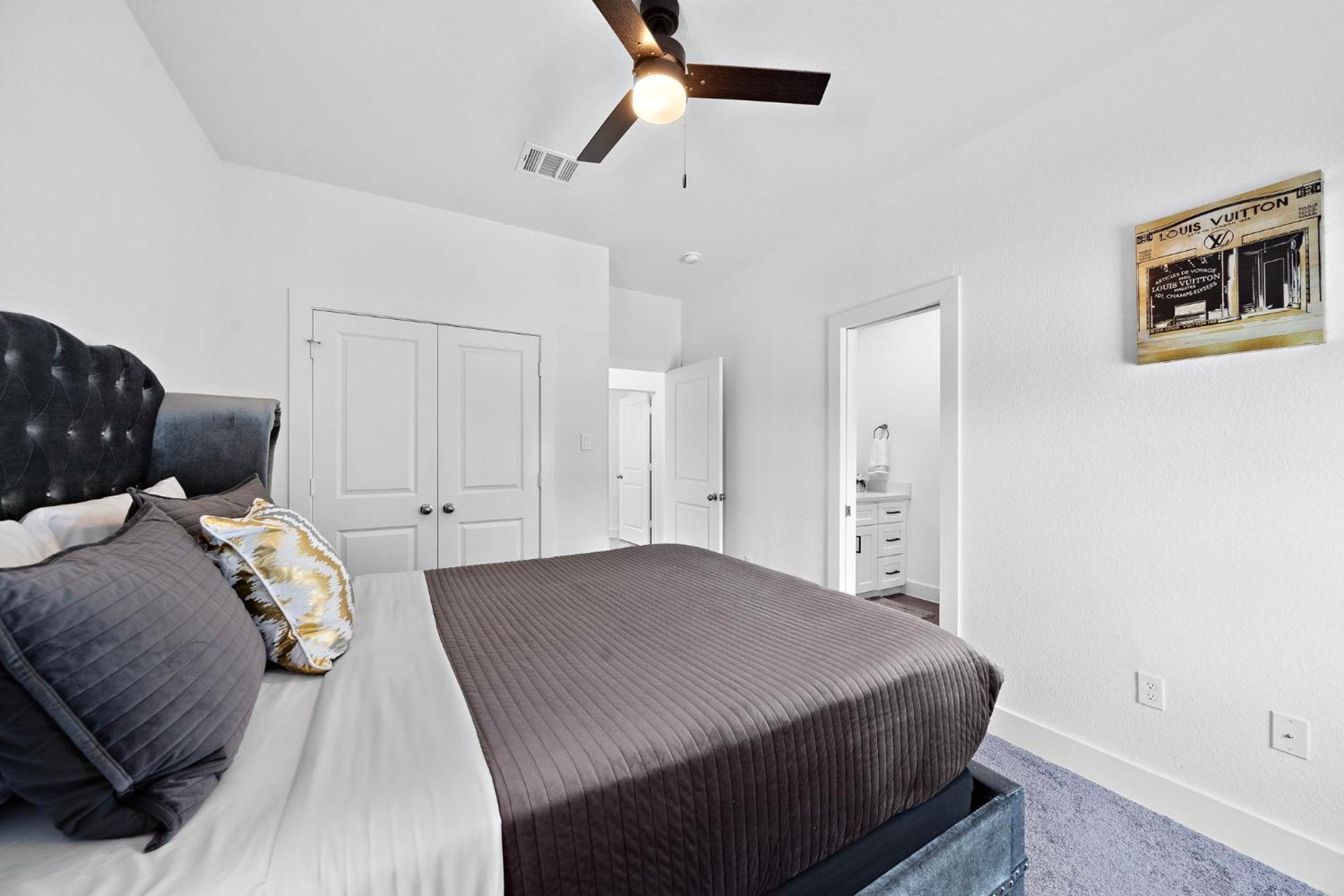 Luxury Near Med Center, Uptown & Downtown