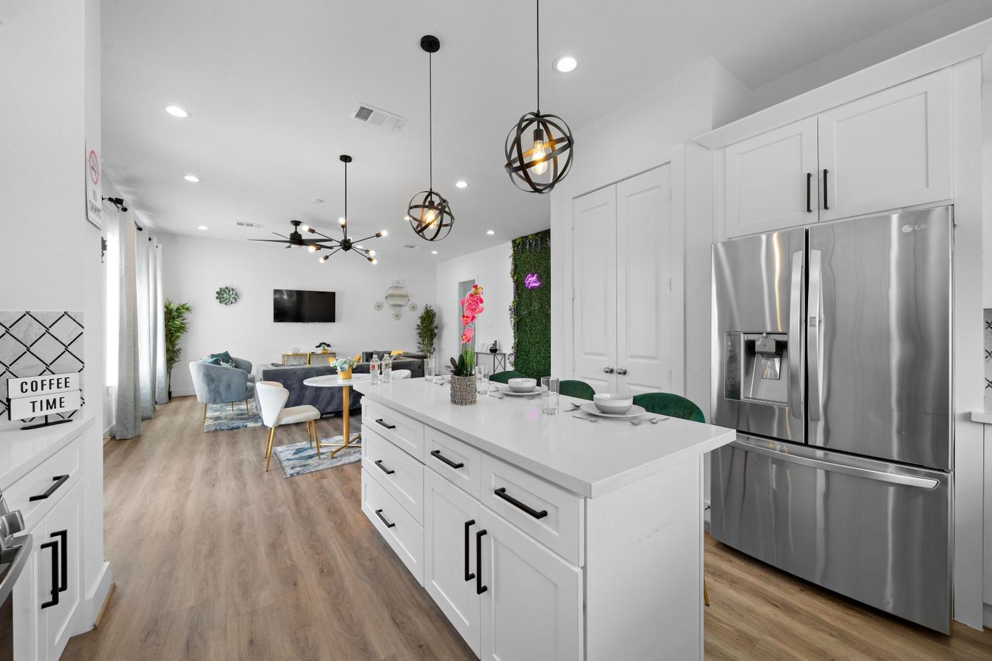 Luxury Near Med Center, Uptown & Downtown Houston