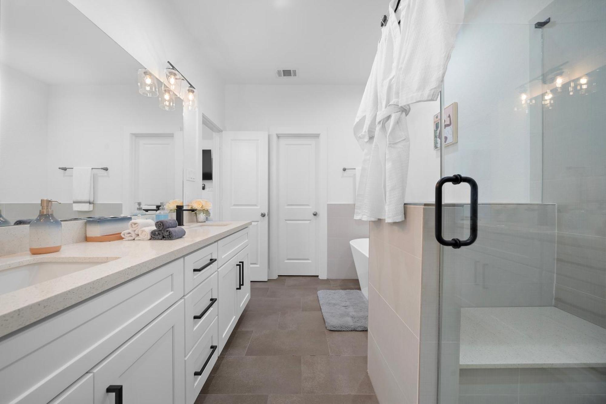 Luxury Near Med Center, Uptown & Downtown