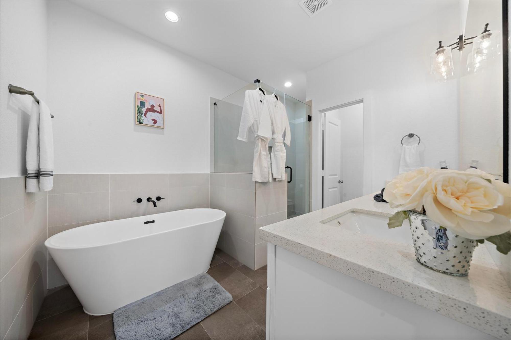 Luxury Near Med Center, Uptown & Downtown Holiday home *