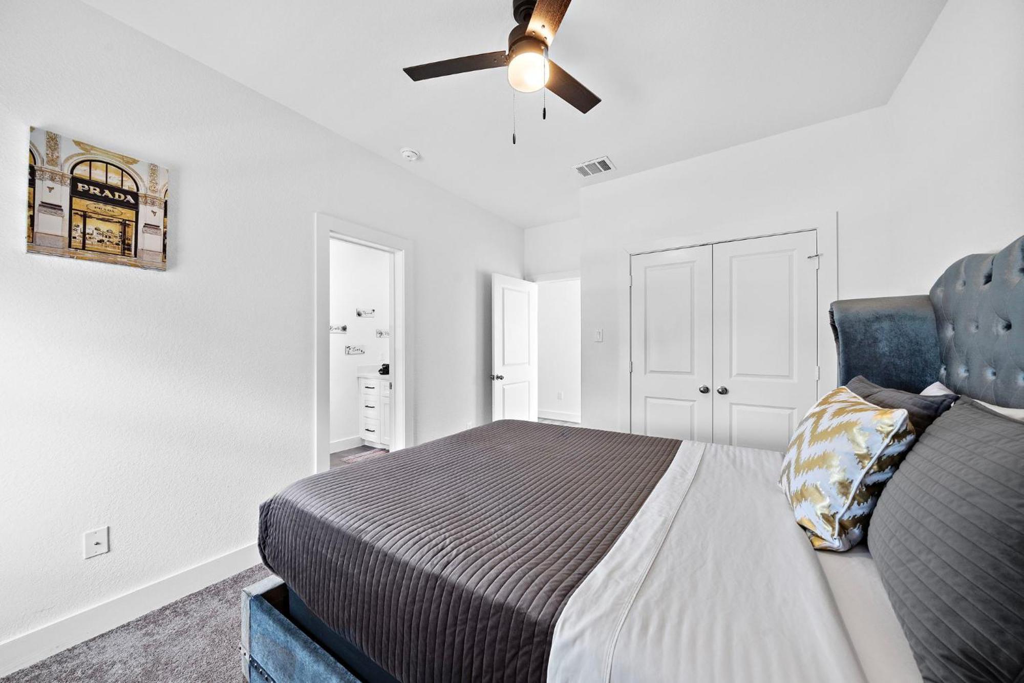 Holiday home Luxury Near Med Center, Uptown & Downtown *