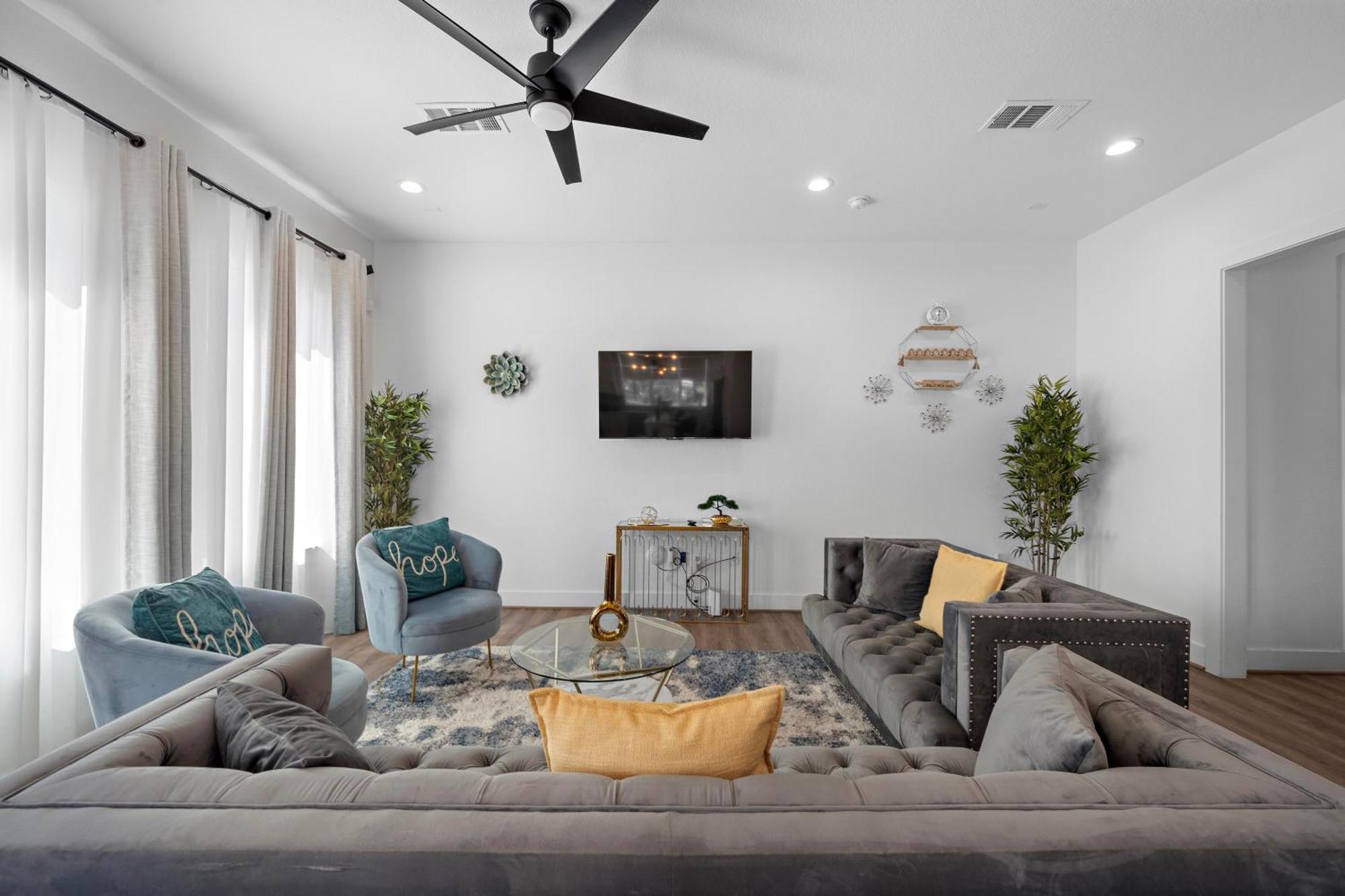 Luxury Near Med Center, Uptown & Downtown