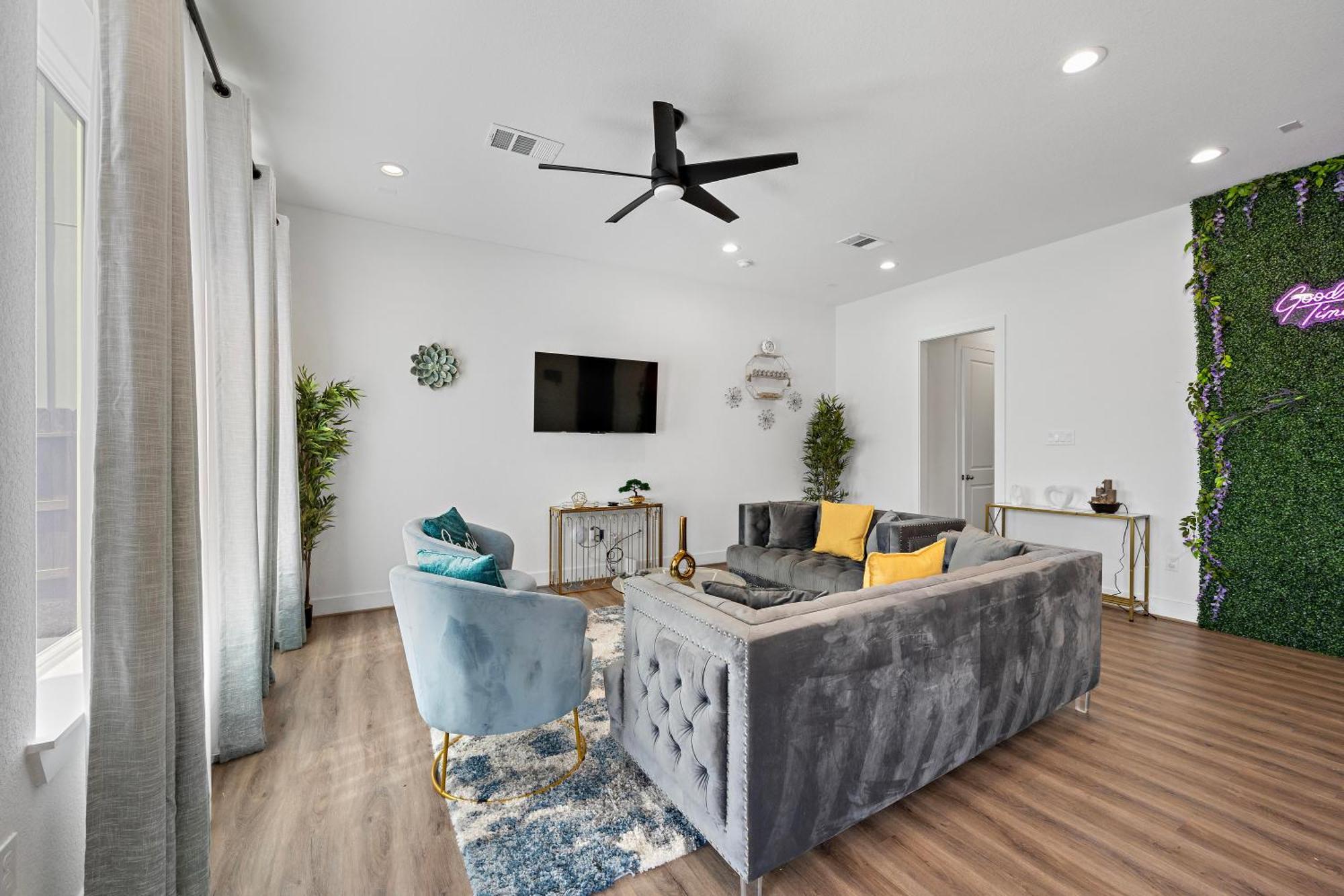 Holiday home Luxury Near Med Center, Uptown & Downtown