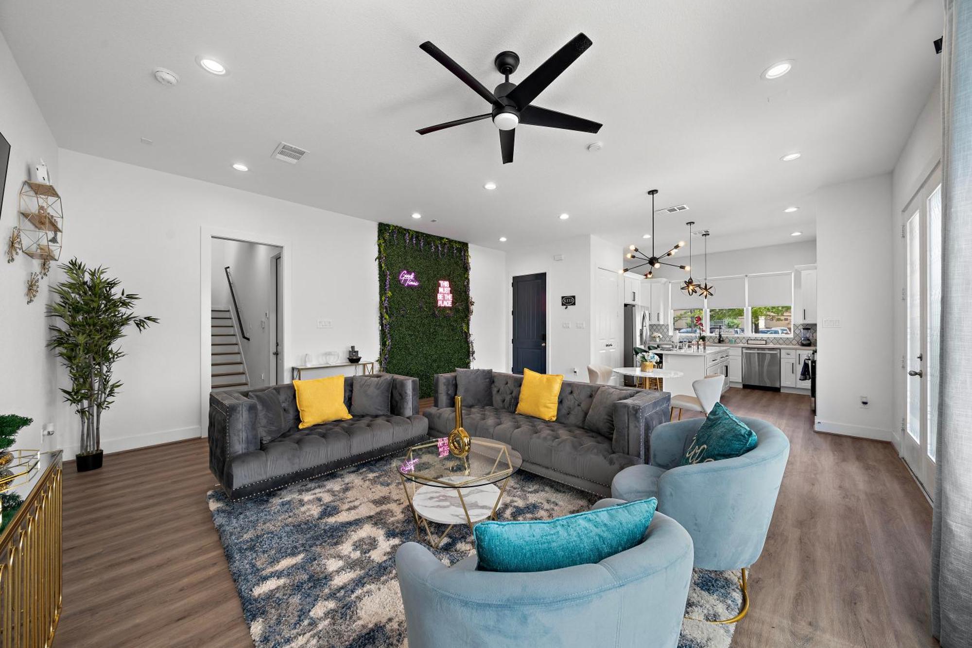 Luxury Near Med Center, Uptown & Downtown *