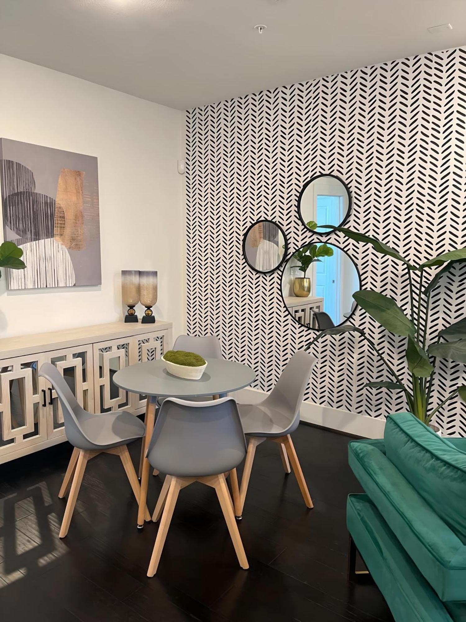 Modern Downtown Hideaway Discover The Of The City! Apartment