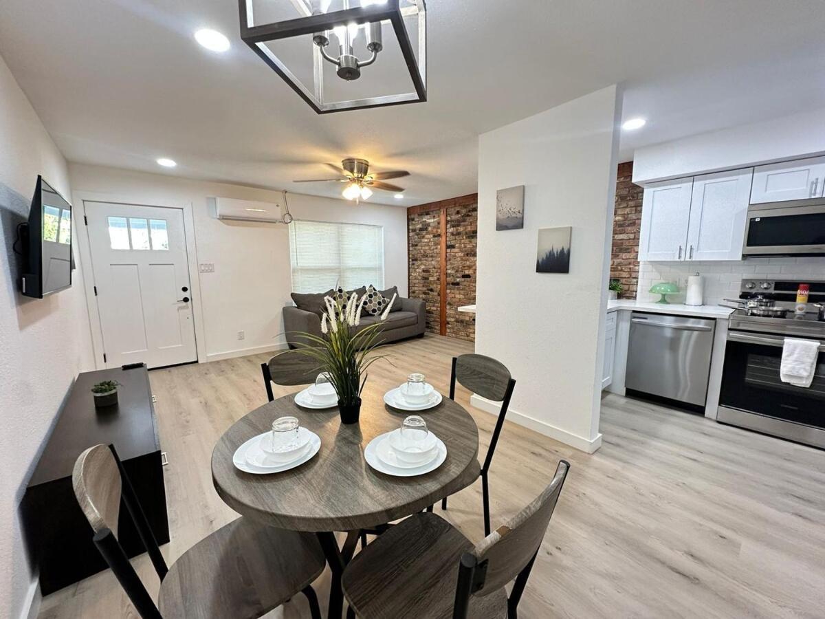 Modern Oasis Awaits In Trendy Montrose District Apartment Houston