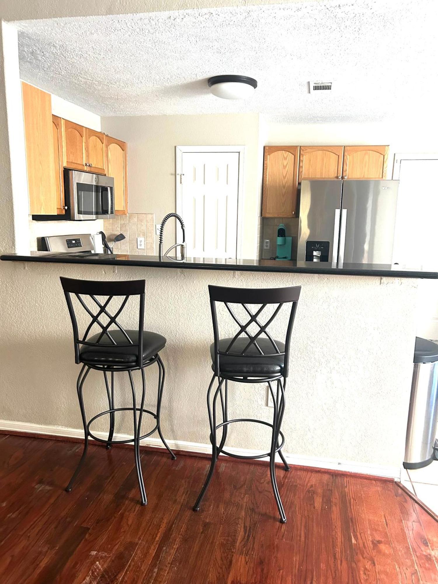 Sanctuary- Pristine And Spacious- Near Downtown