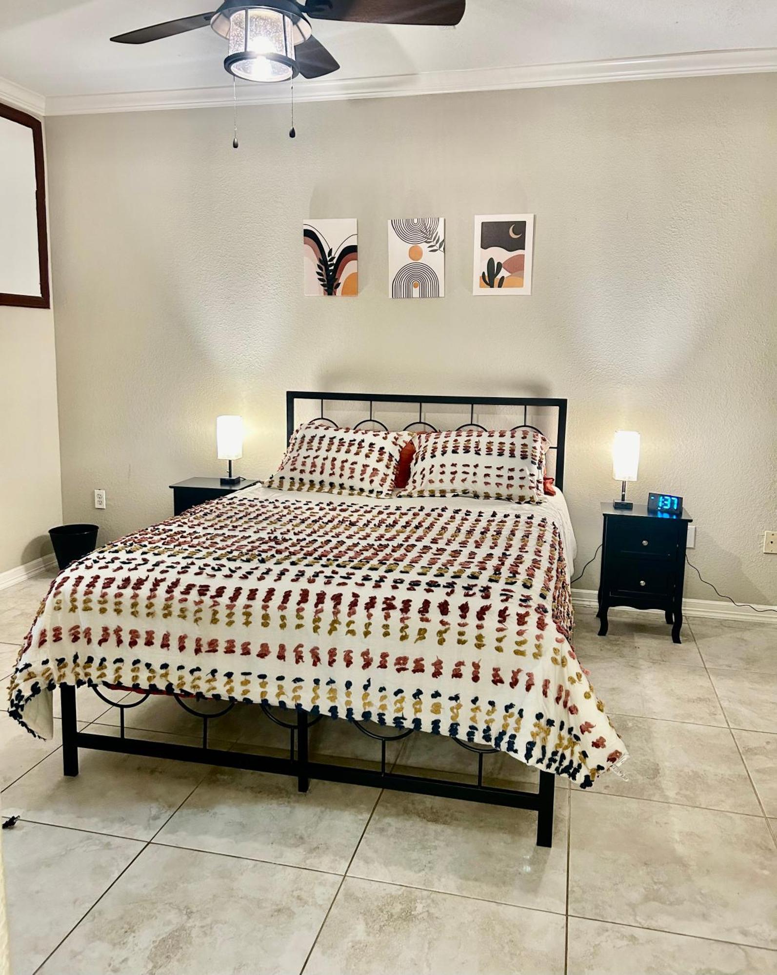 Sanctuary- Pristine And Spacious- Near Downtown