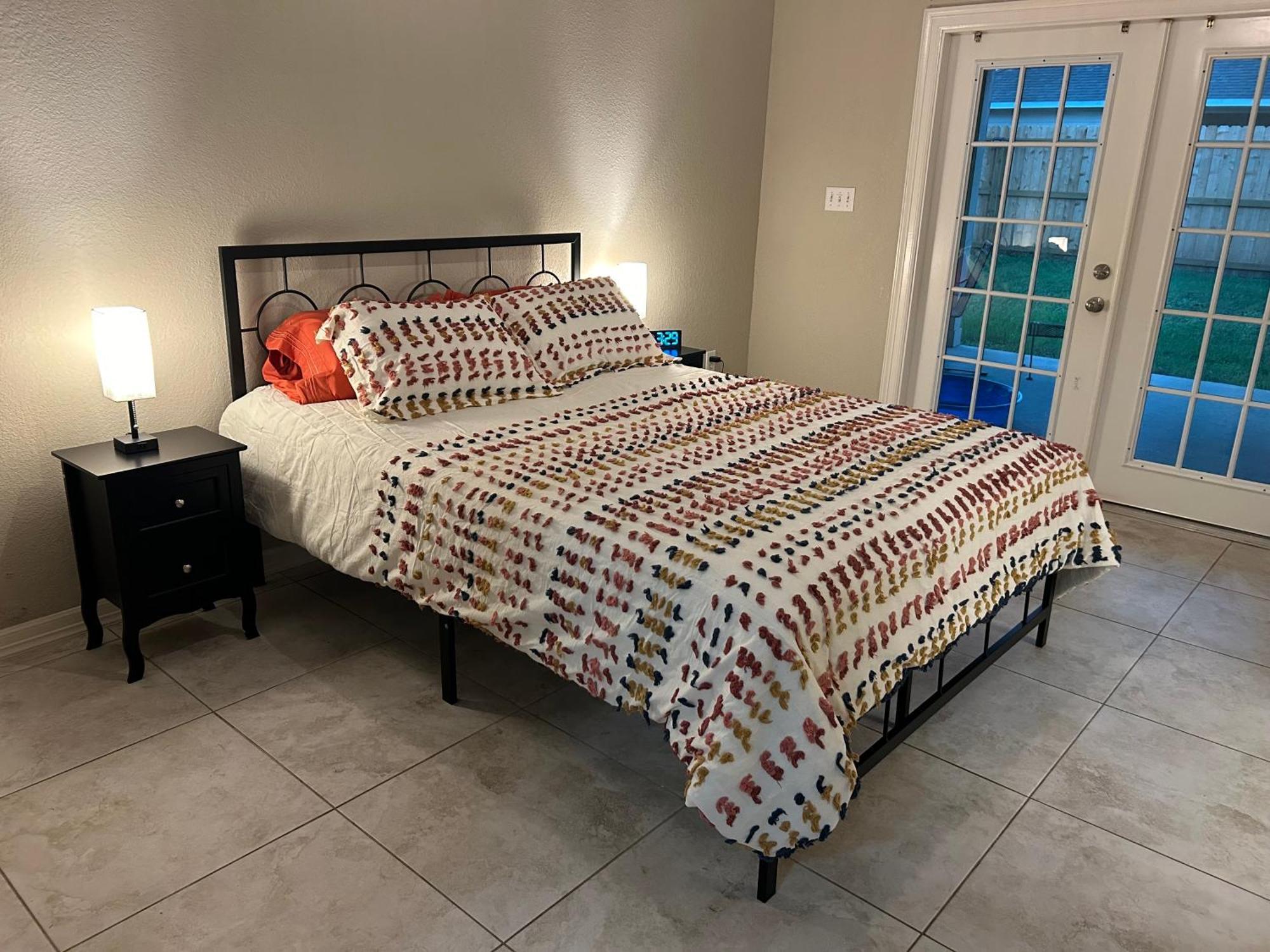 Holiday home Sanctuary- Pristine And Spacious- Near Downtown