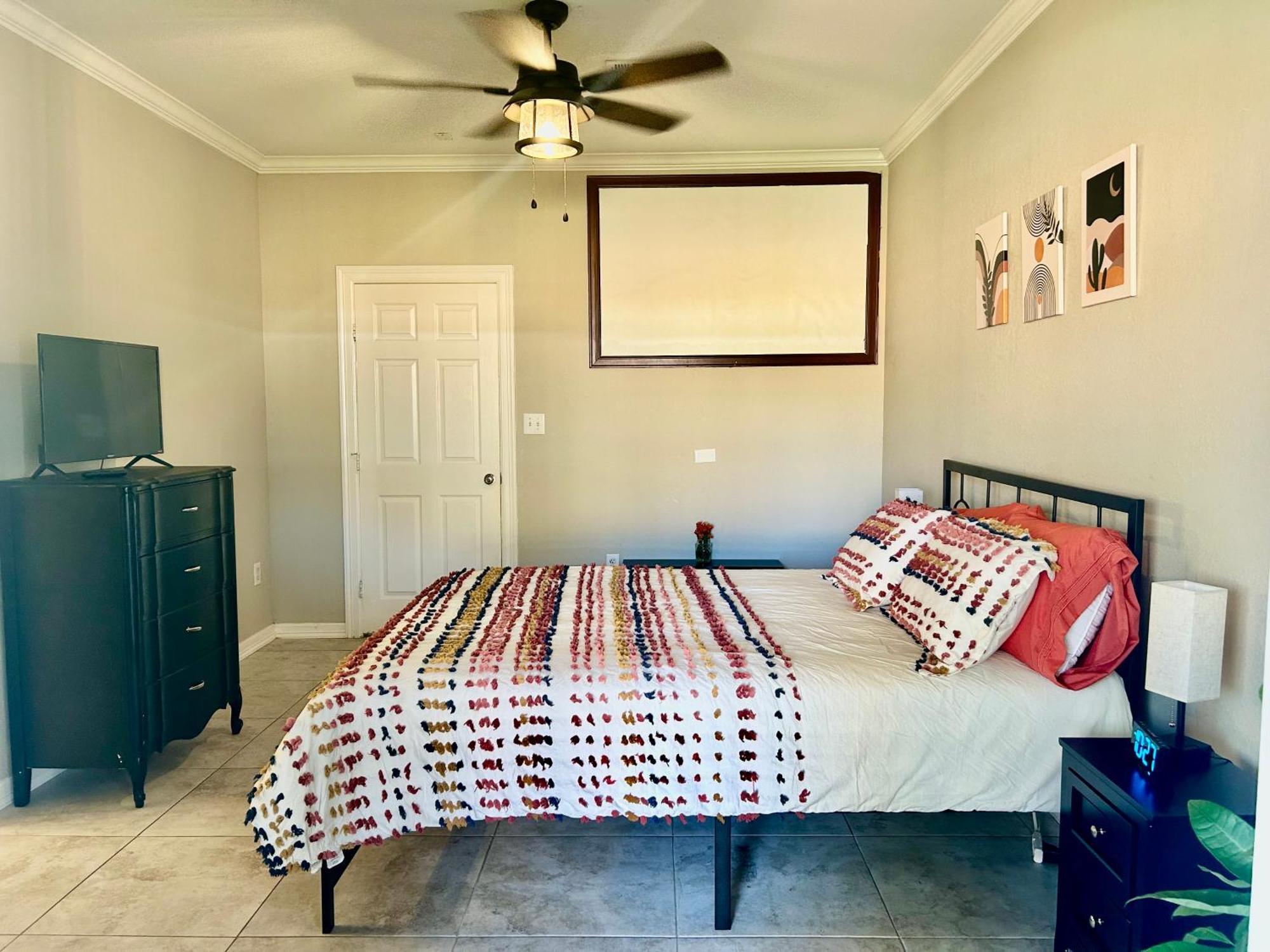 Sanctuary- Pristine And Spacious- Near Downtown Holiday home Houston