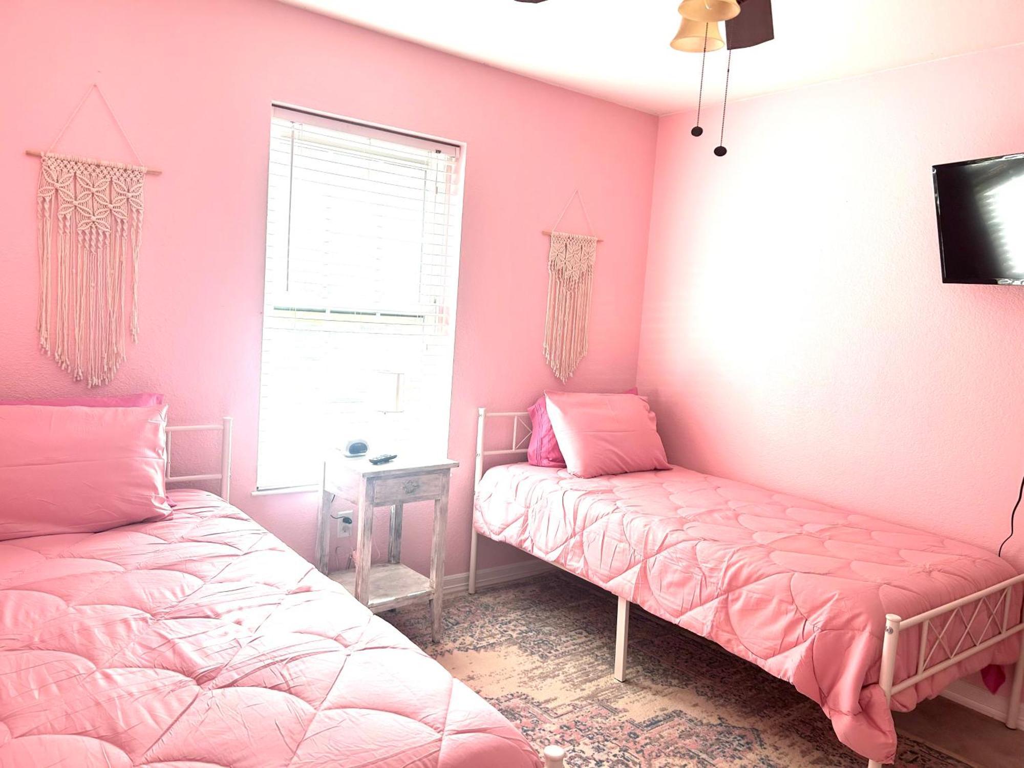 Holiday home Sanctuary- Pristine And Spacious- Near Downtown