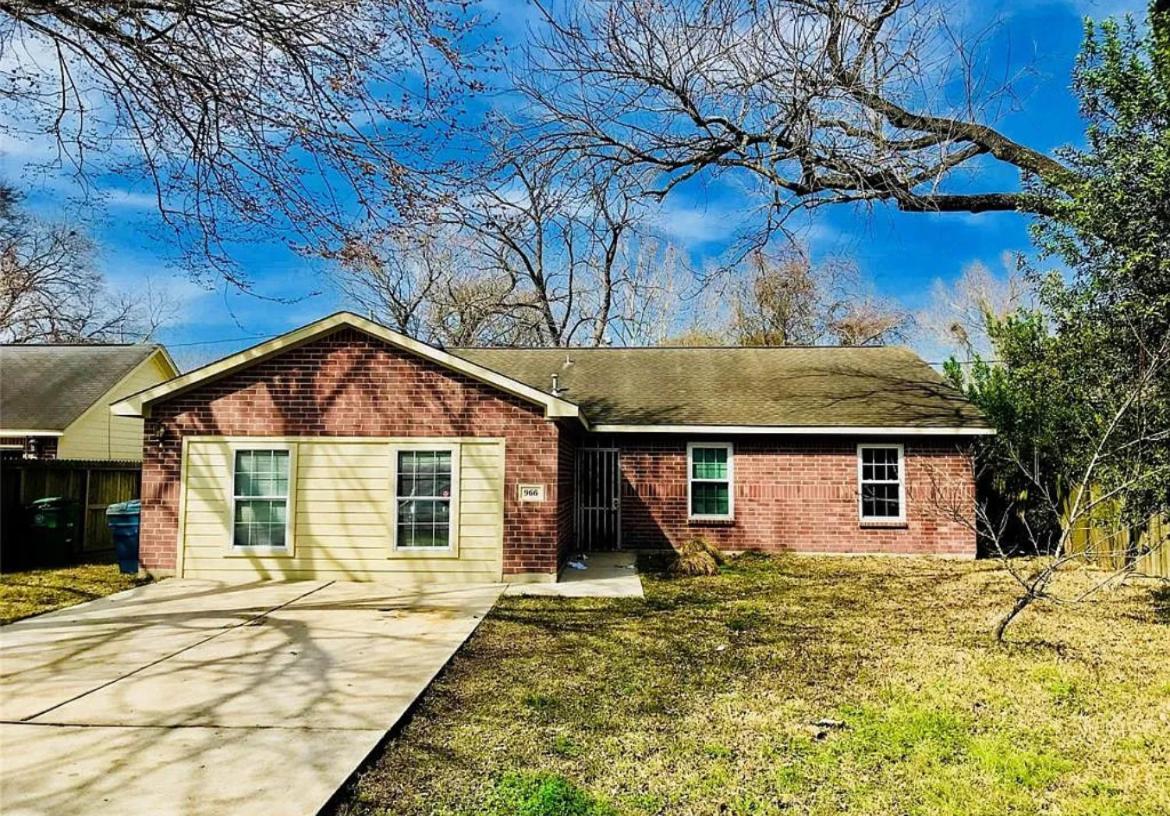 Holiday home Sanctuary- Pristine And Spacious- Near Downtown *