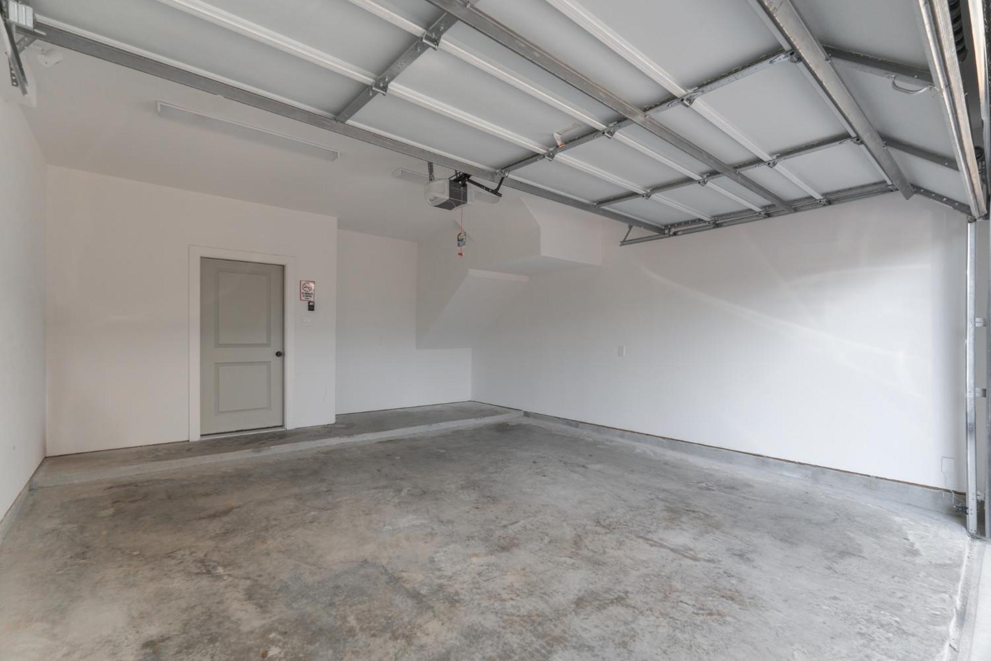Luxury Charming 3br 3bath Free Wi-fi 8 Guests, Gated Home, Downtown Holiday home *
