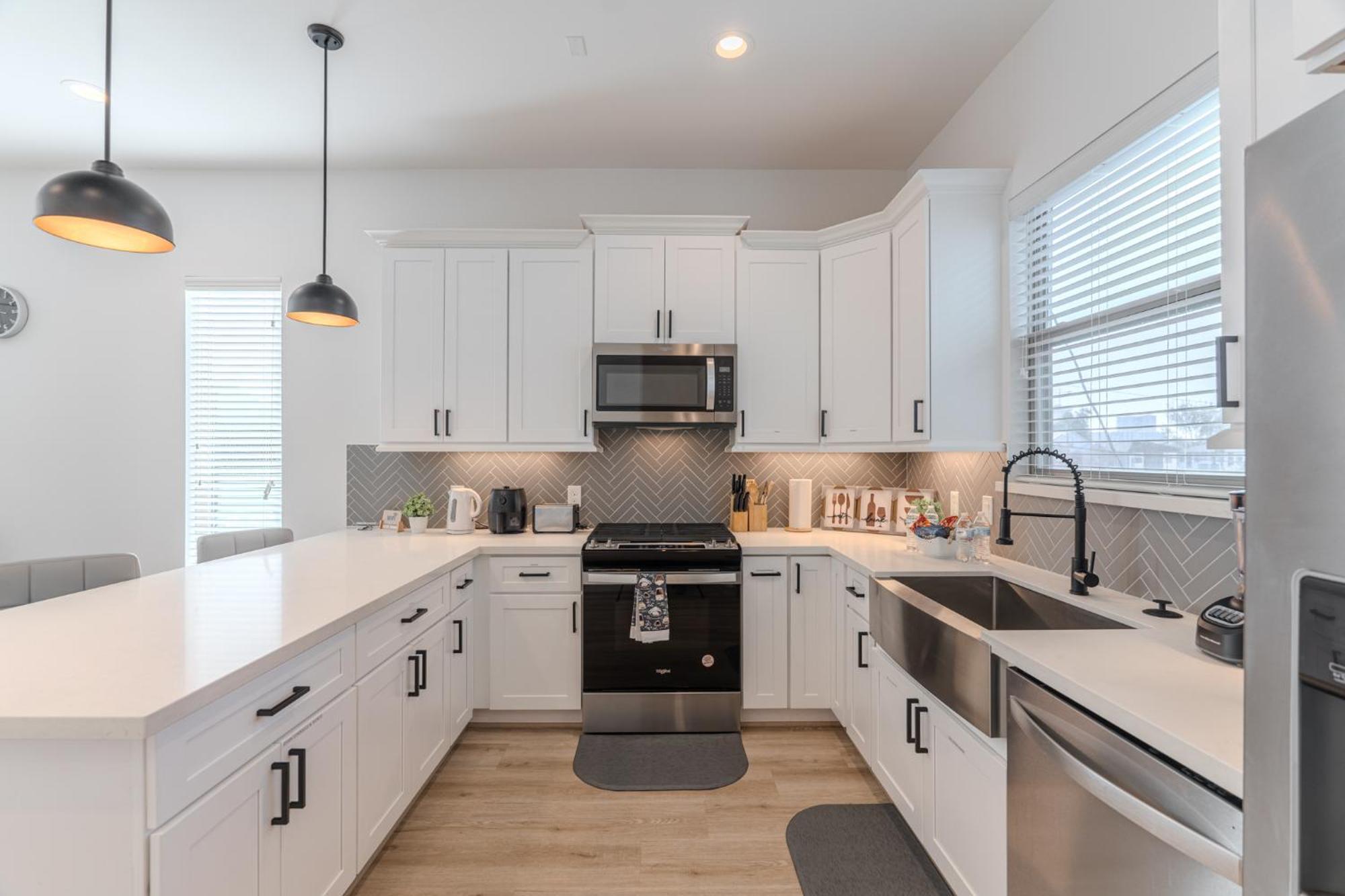 Luxury Charming 3br 3bath Free Wi-fi 8 Guests, Gated Home, Downtown