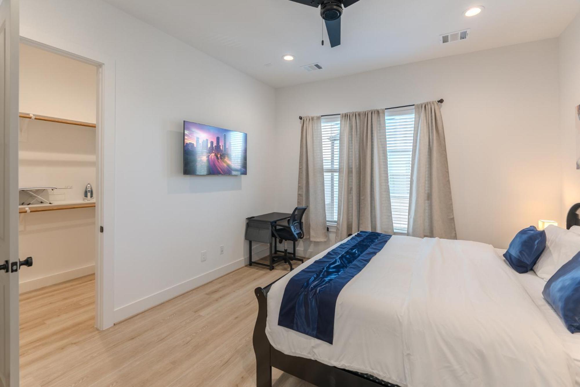 Luxury Charming 3br 3bath Free Wi-fi 8 Guests, Gated Home, Downtown * Houston