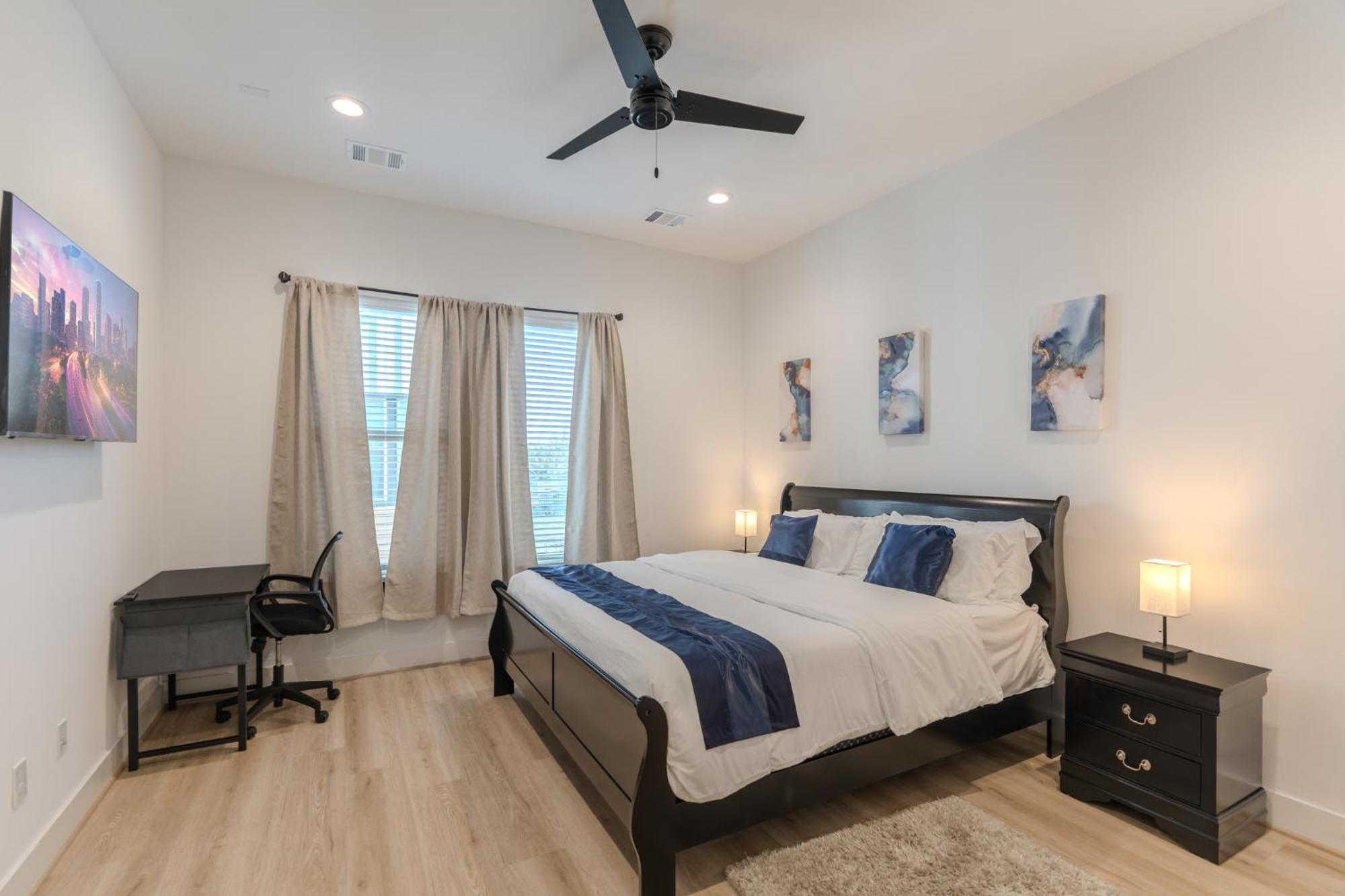 Luxury Charming 3br 3bath Free Wi-fi 8 Guests, Gated Home, Downtown