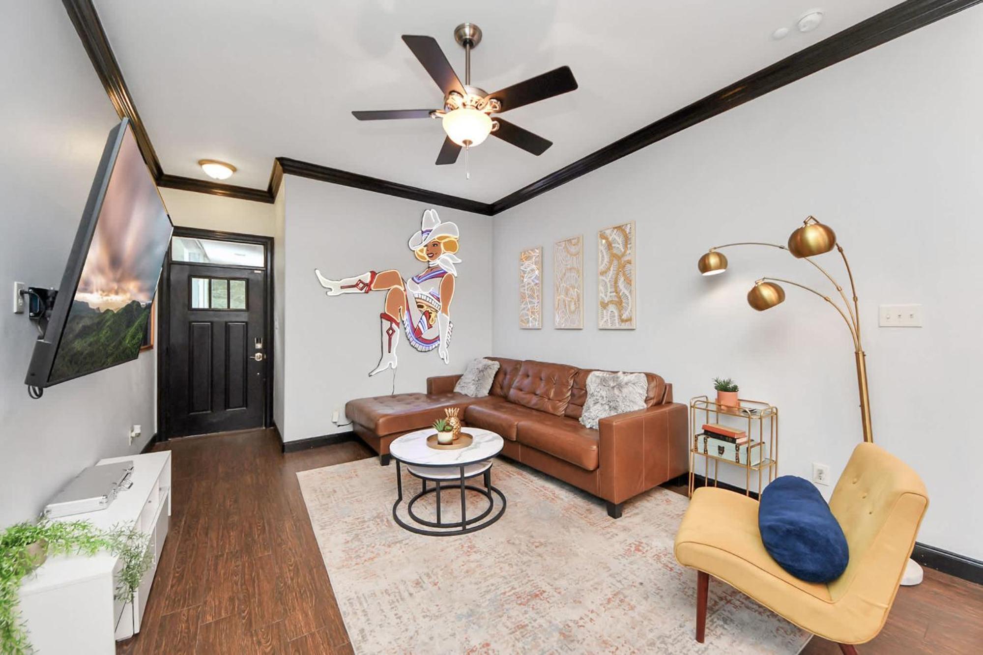 Vibrant Vegas Vibes - Hot Tub & Games - Perfect 4 Family & Groups Holiday home