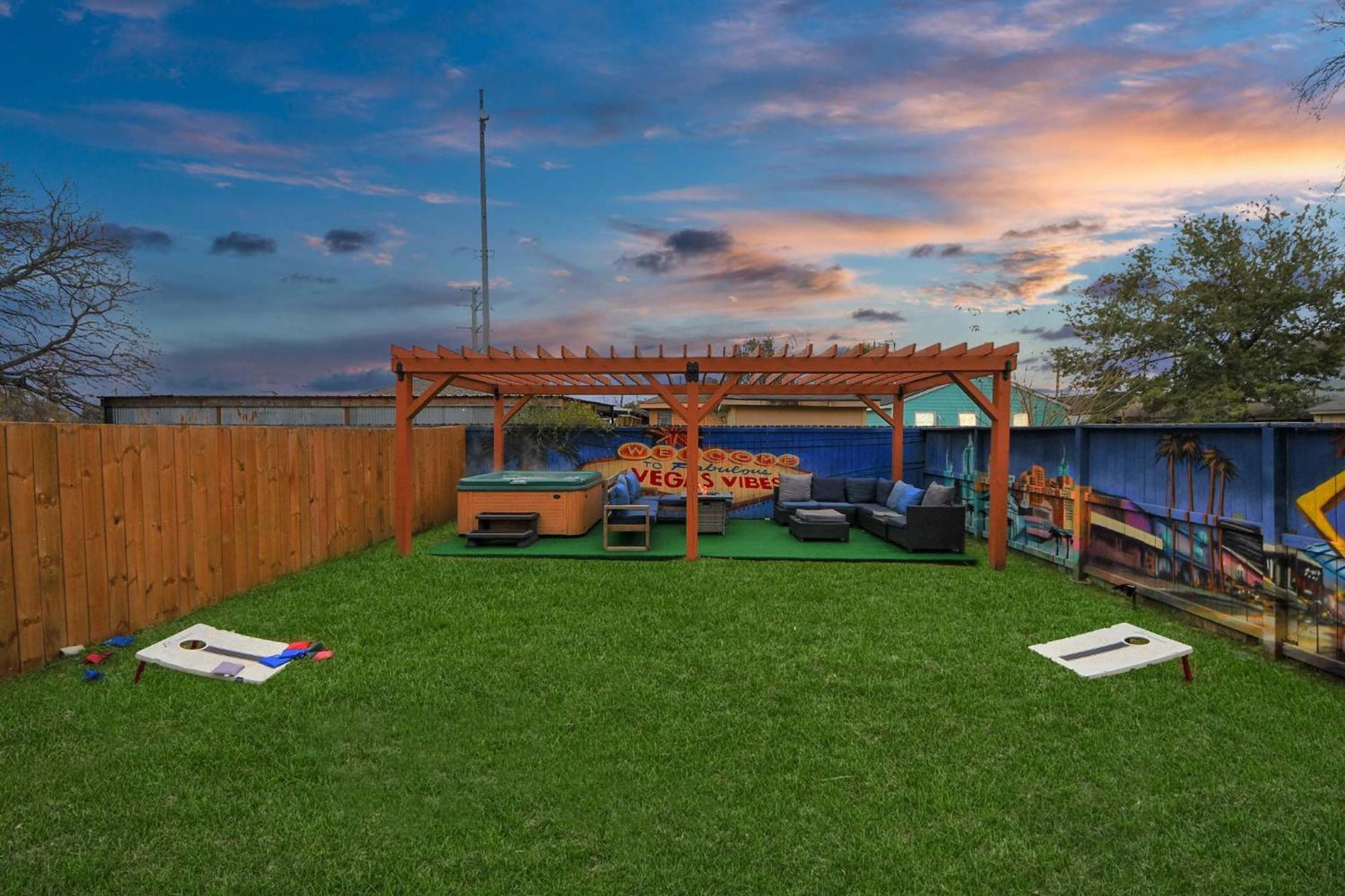 Holiday home Vibrant Vegas Vibes - Hot Tub & Games - Perfect 4 Family & Groups