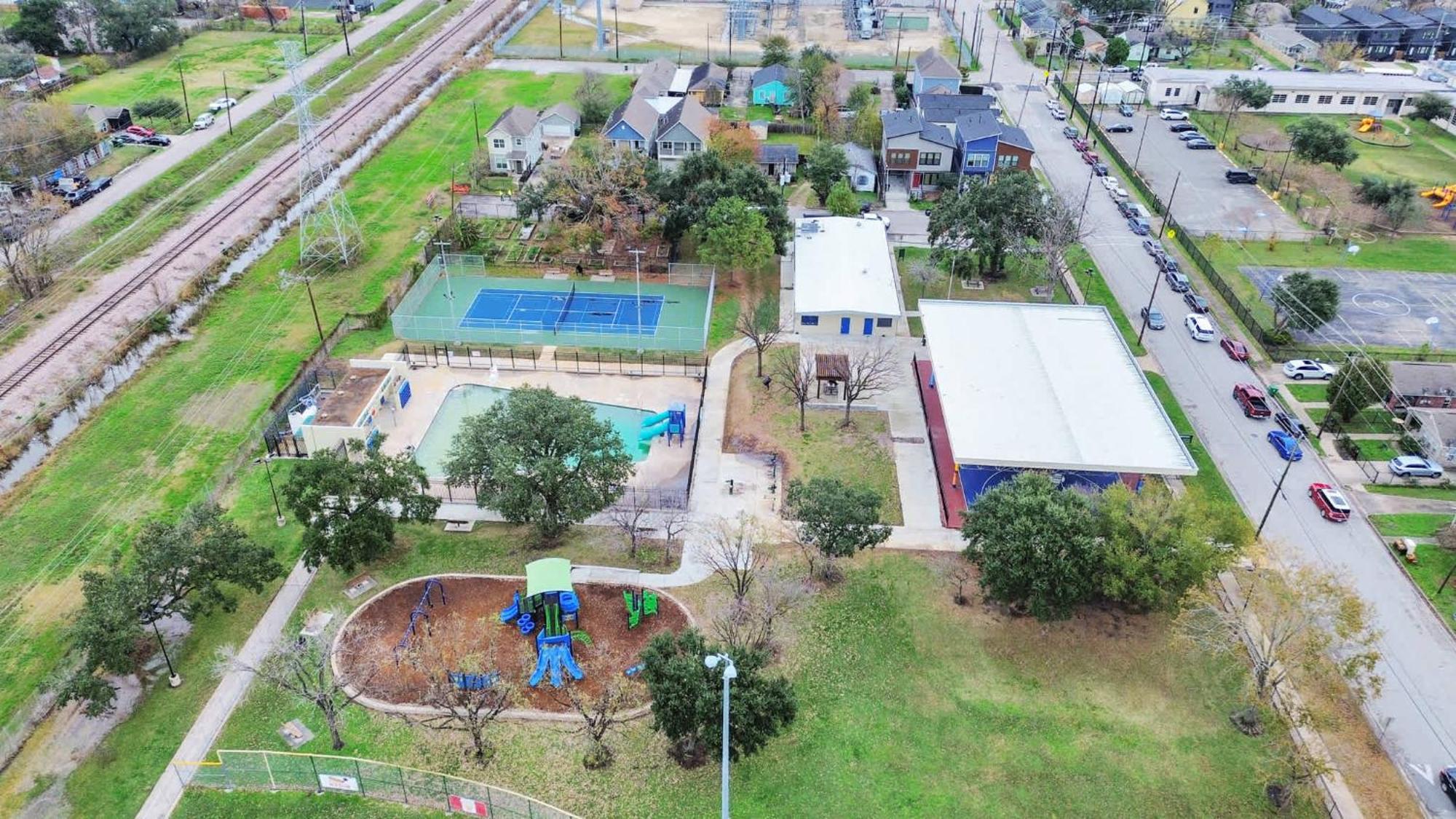 Vibrant Vegas Vibes - Hot Tub & Games - Perfect 4 Family & Groups Houston