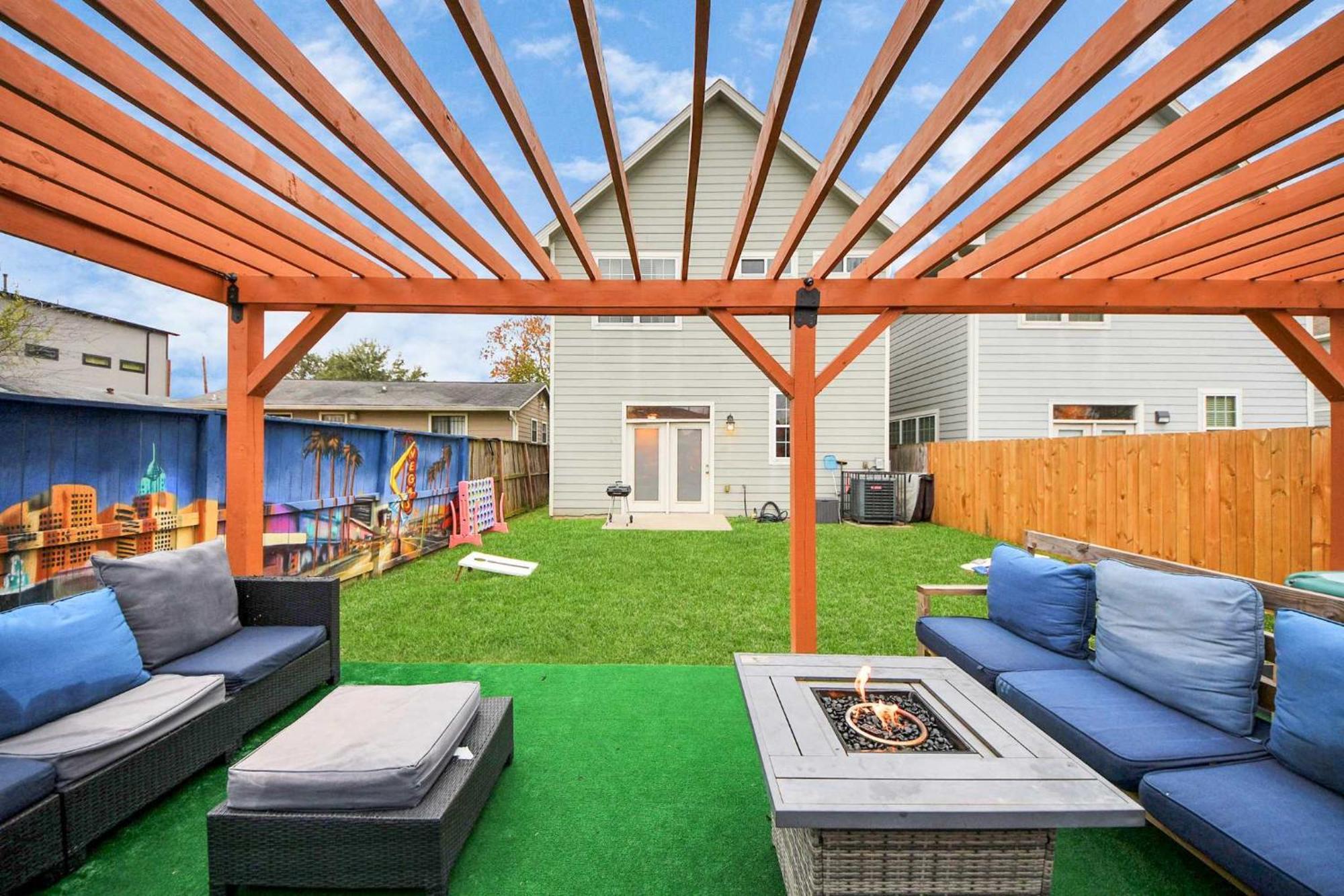 Vibrant Vegas Vibes - Hot Tub & Games - Perfect 4 Family & Groups Holiday home Houston
