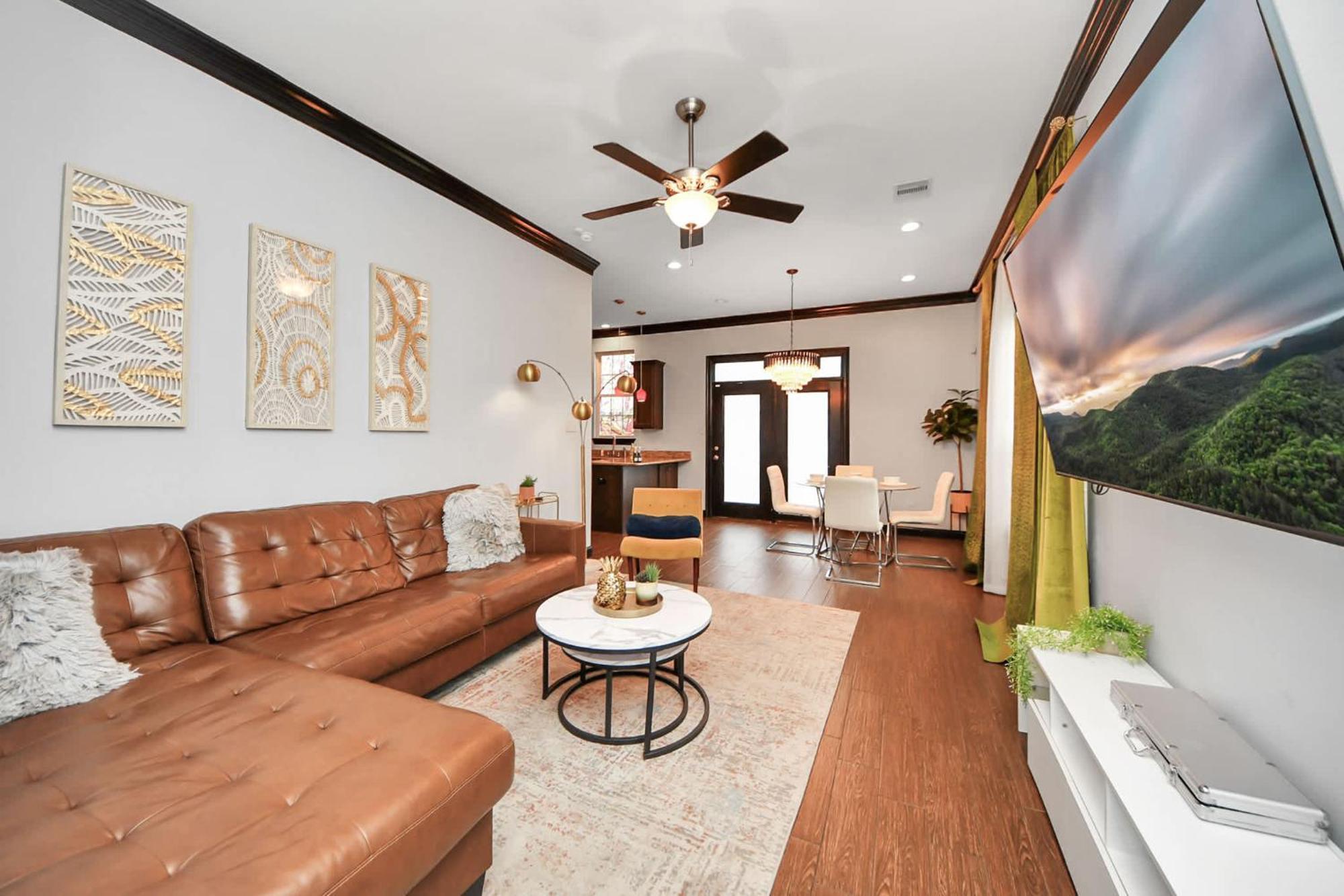 Vibrant Vegas Vibes - Hot Tub & Games - Perfect 4 Family & Groups Houston