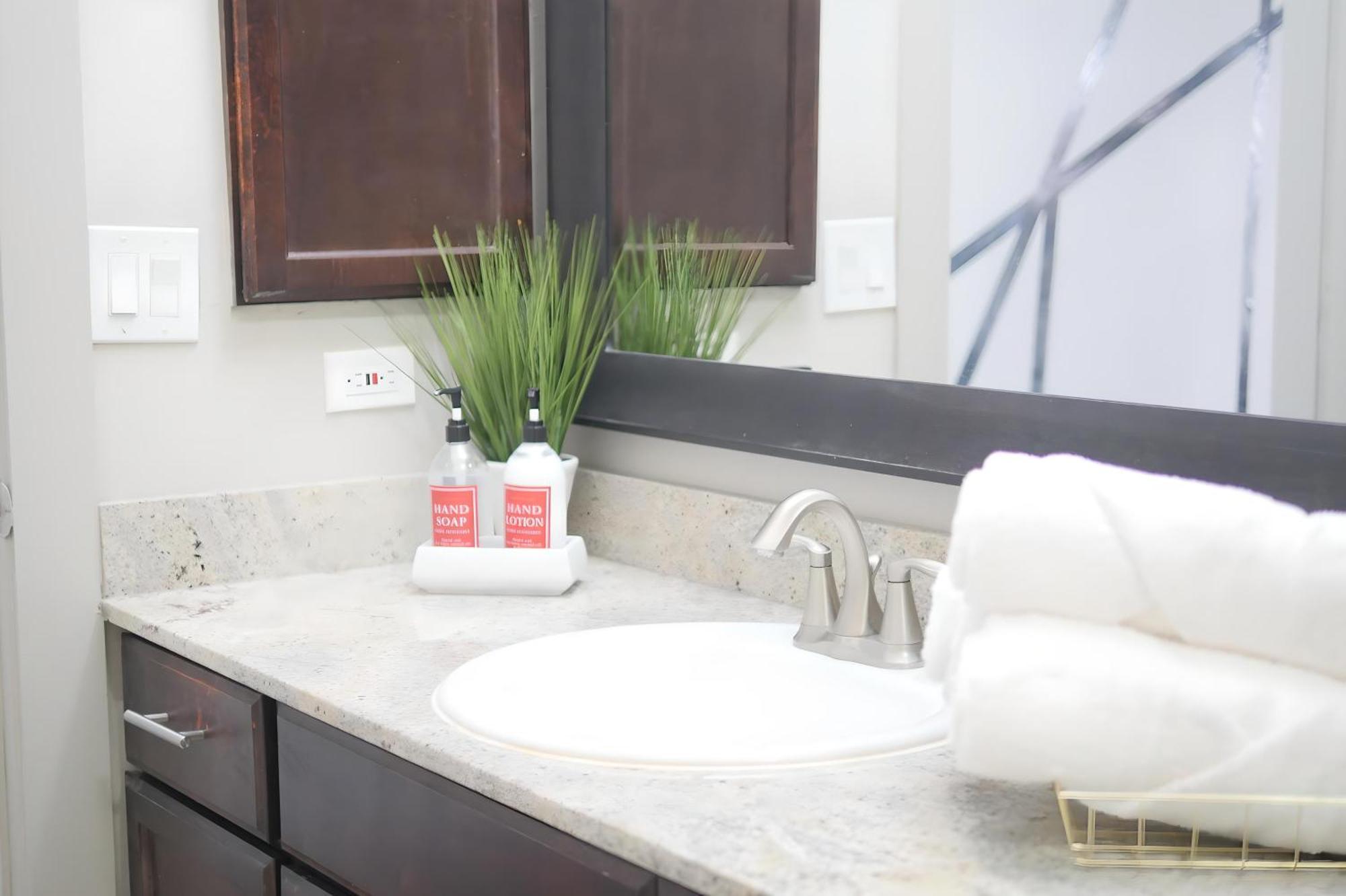 The Downtown Nook A Cozy Urban Escape *