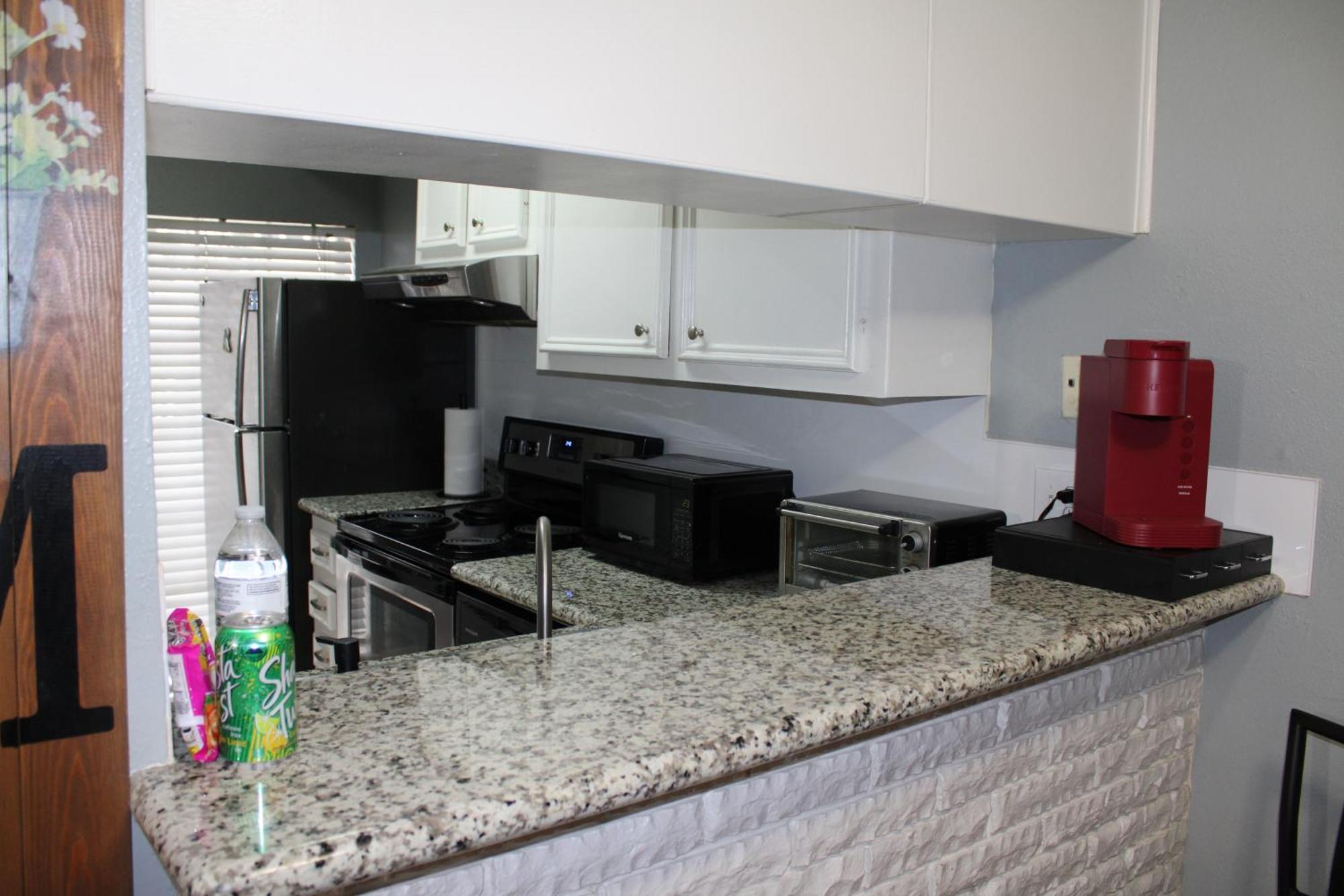 Apartment Blue Shark *e10* @ Midtown Vibrant King Houston
