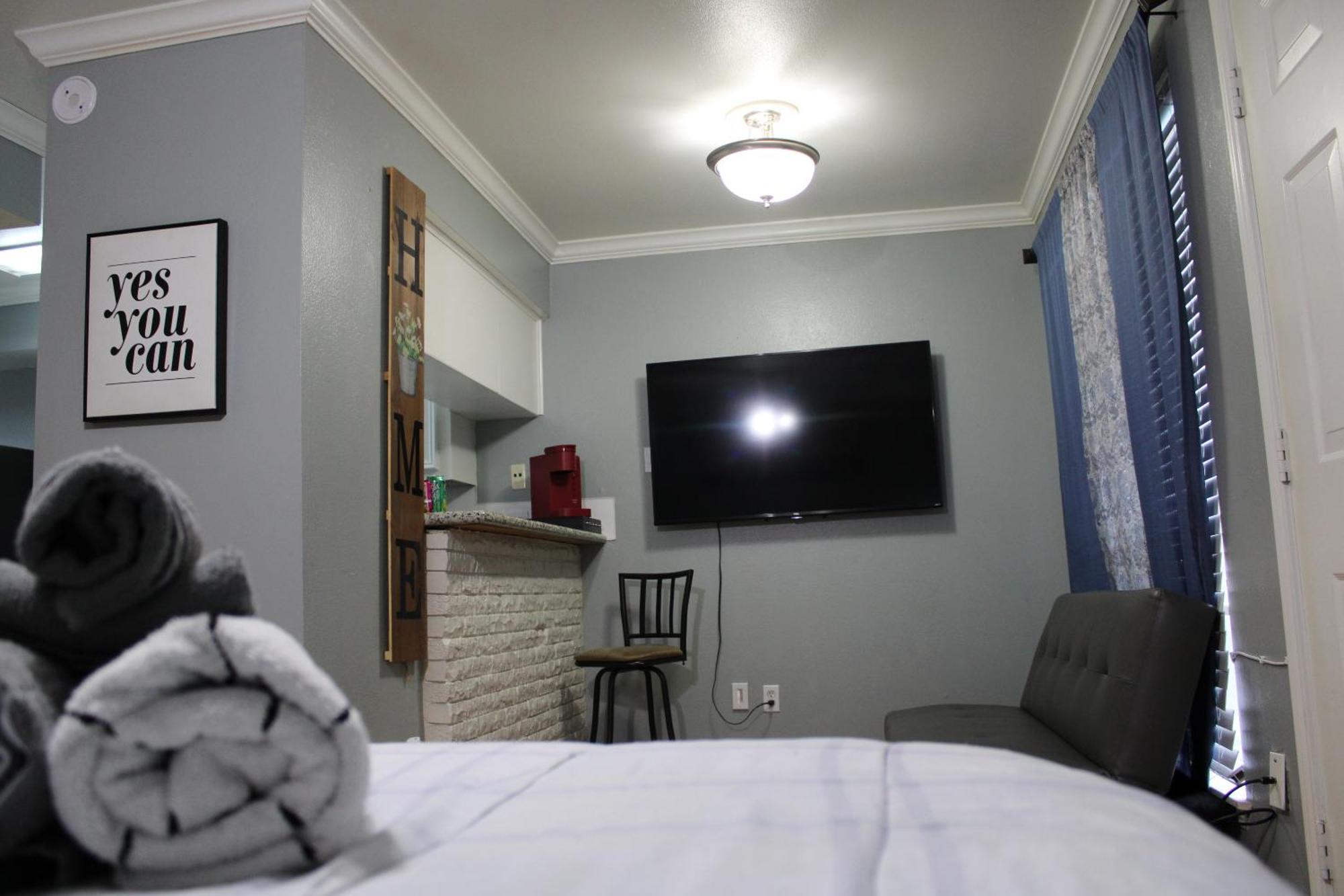 Apartment Blue Shark *e10* @ Midtown Vibrant King