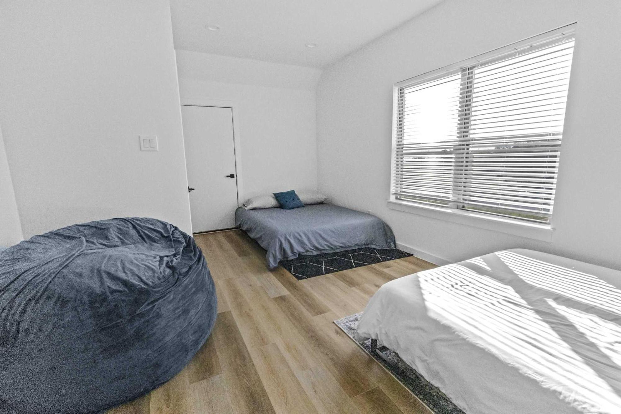Spacious 3bd With Pool I Near Hotspots I Sleeps 12 Holiday home