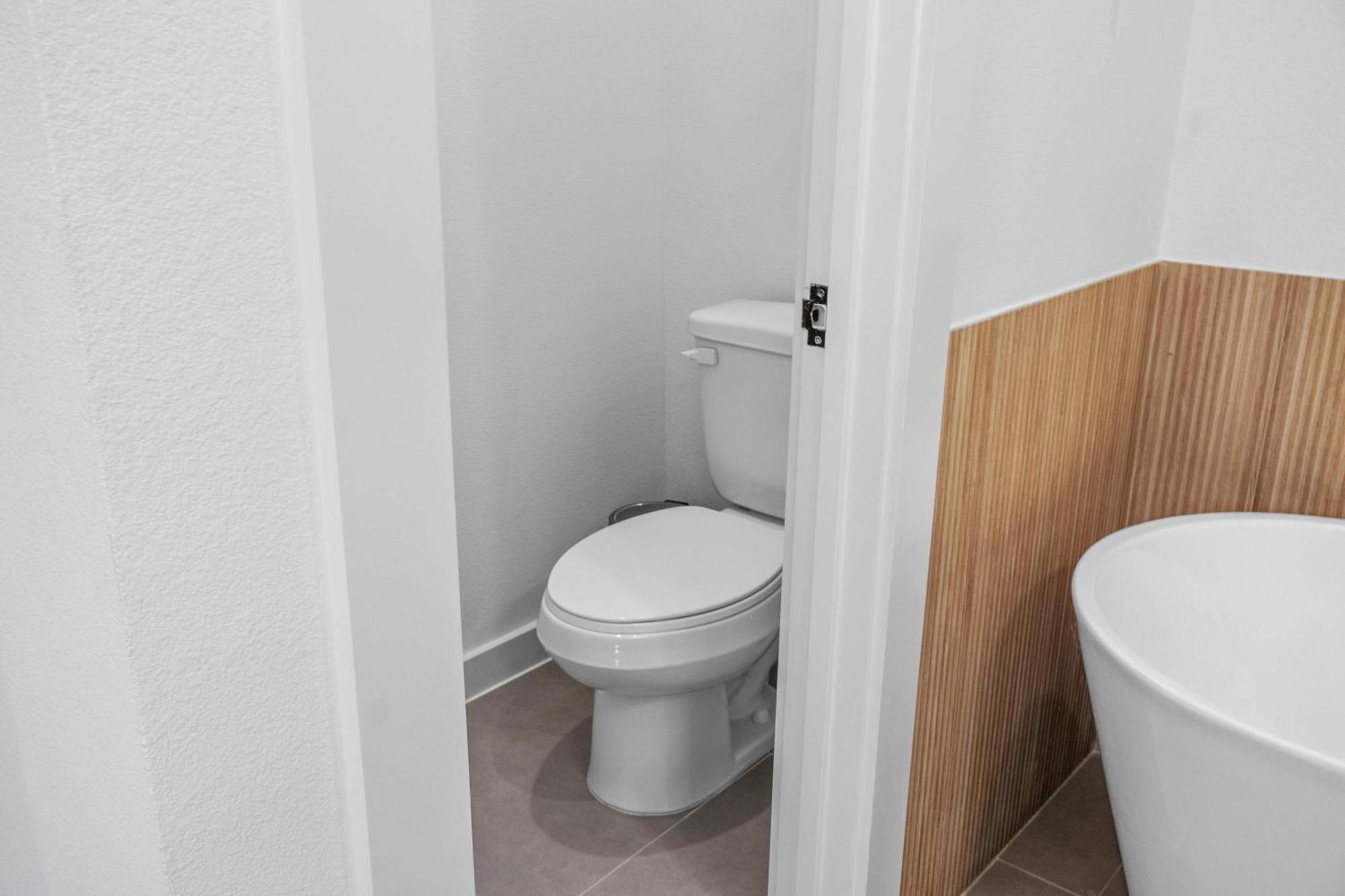 Spacious 3bd With Pool I Near Hotspots I Sleeps 12 *
