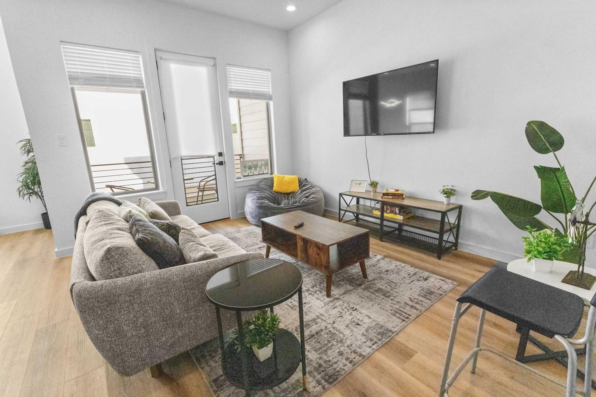 Spacious 3bd With Pool I Near Hotspots I Sleeps 12 Houston