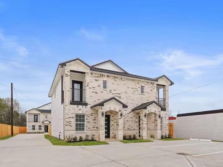 2bd 2br Modern House Oasis Holiday home *